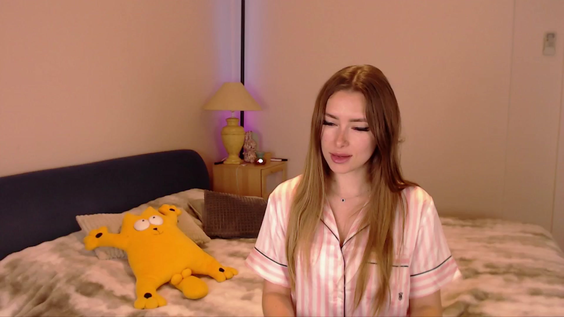 Gallery image thumbnail from SimonsWife's myfreecams stream on, 04/06/2026, 12:45 image 11 of 20