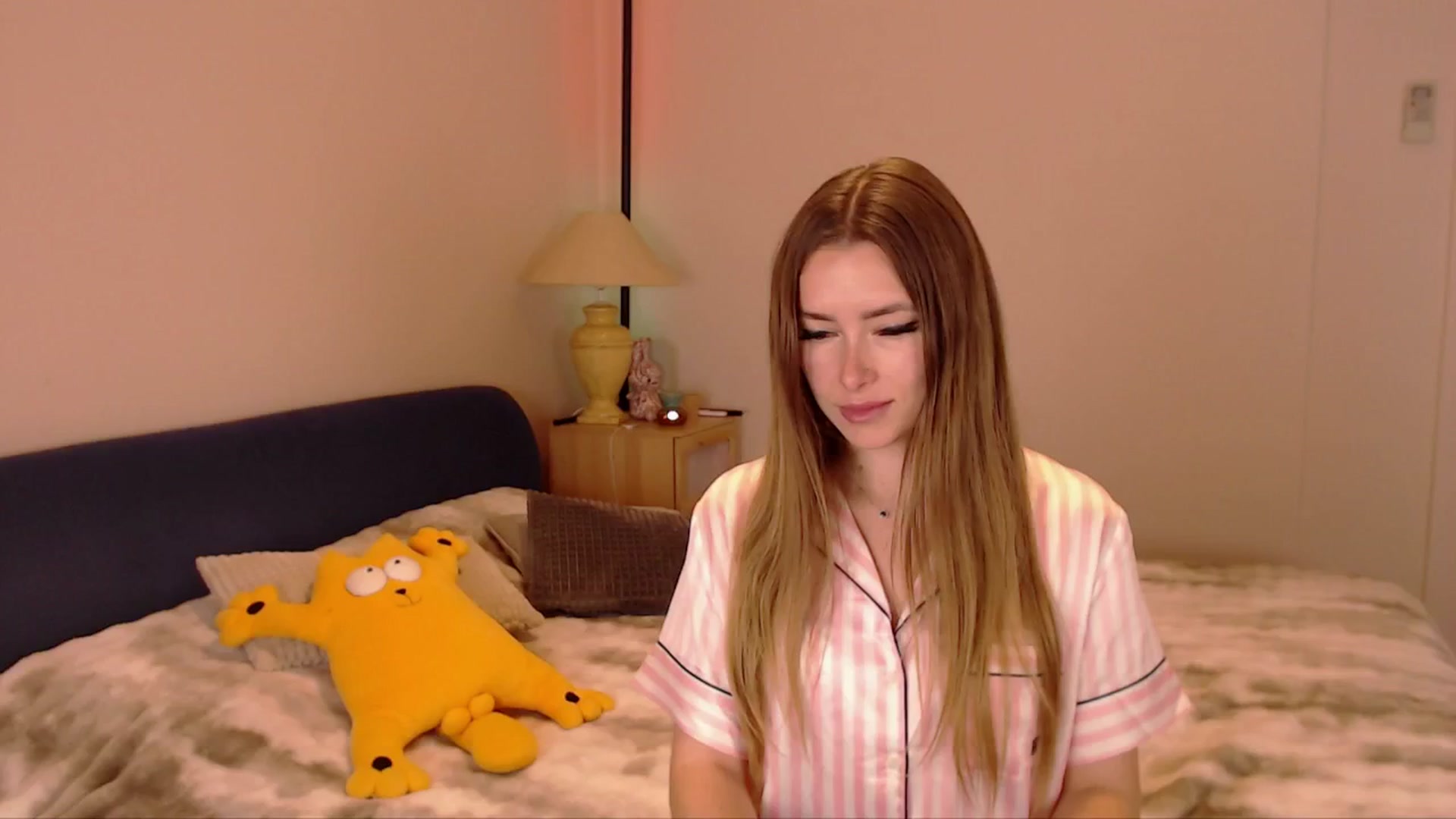 Gallery image thumbnail from SimonsWife's myfreecams stream on, 04/06/2026, 12:45 image 8 of 20