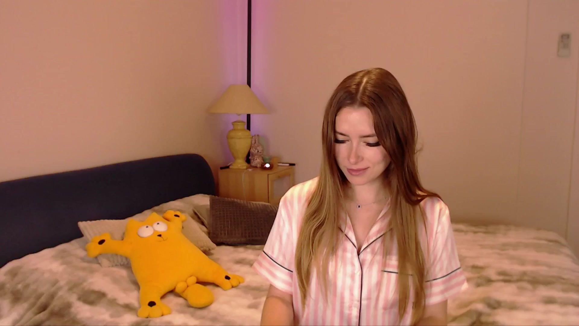 Gallery image thumbnail from SimonsWife's myfreecams stream on, 04/06/2026, 12:45 image 12 of 20