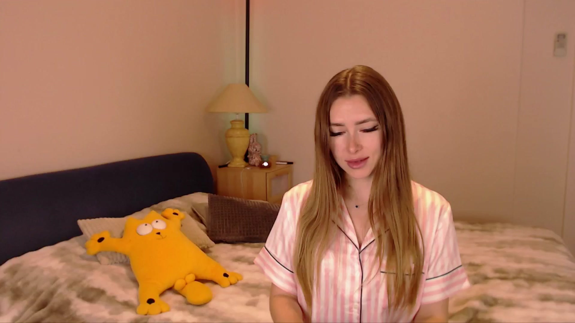 Gallery image thumbnail from SimonsWife's myfreecams stream on, 04/06/2026, 12:45 image 19 of 20