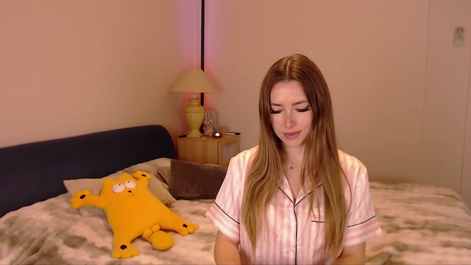 Gallery image thumbnail from SimonsWife's myfreecams stream on, 04/06/2026, 12:45 image 18 of 20