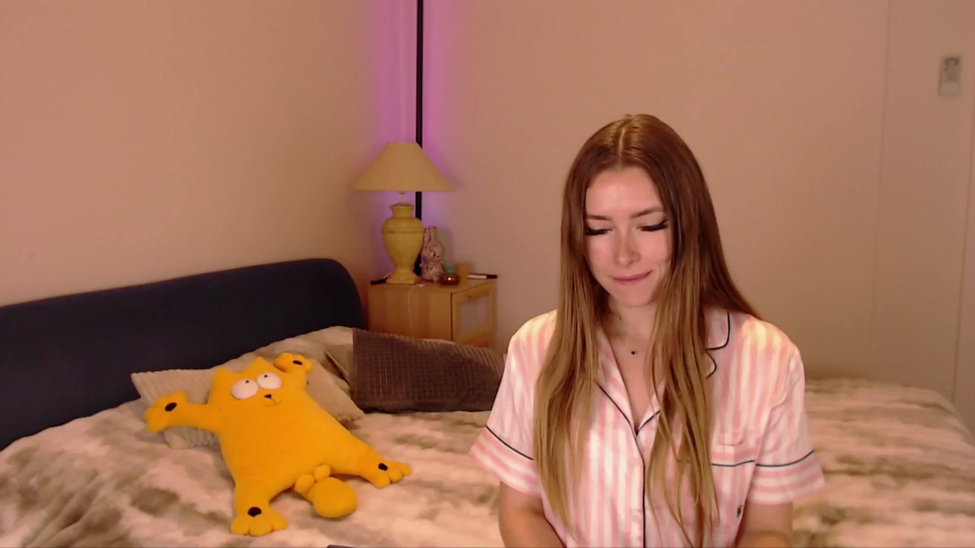 Gallery image thumbnail from SimonsWife's myfreecams stream on, 04/06/2026, 14:06 image 20 of 20