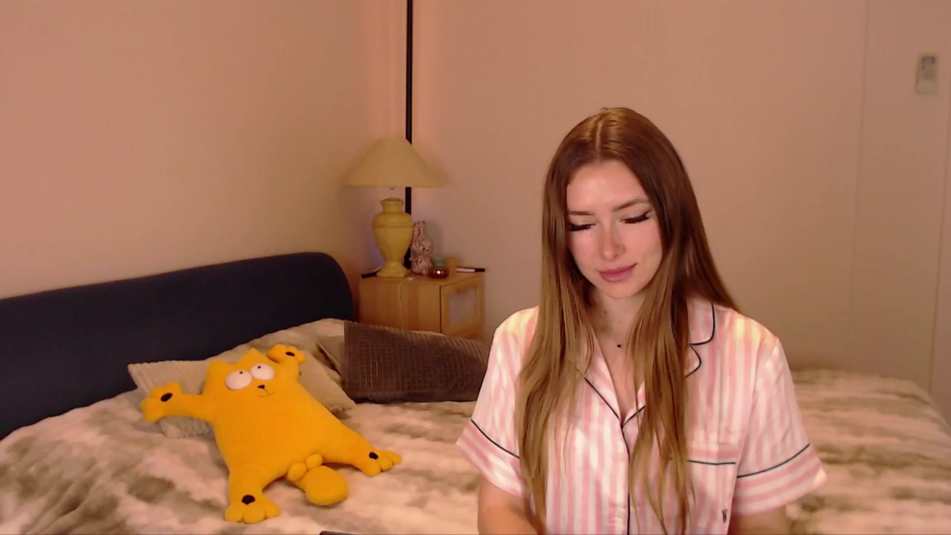 Gallery image thumbnail from SimonsWife's myfreecams stream on, 04/06/2026, 14:06 image 14 of 20
