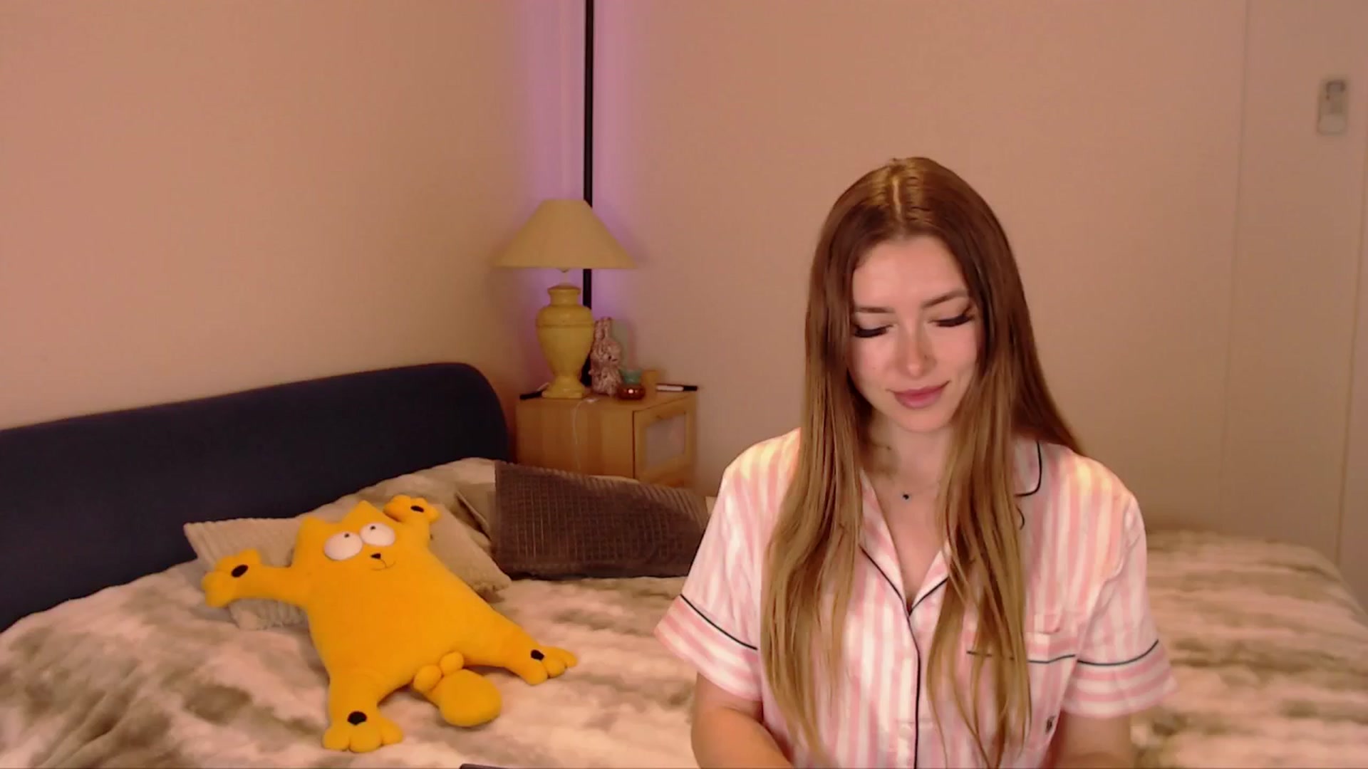 Gallery image thumbnail from SimonsWife's myfreecams stream on, 04/06/2026, 14:06 image 19 of 20