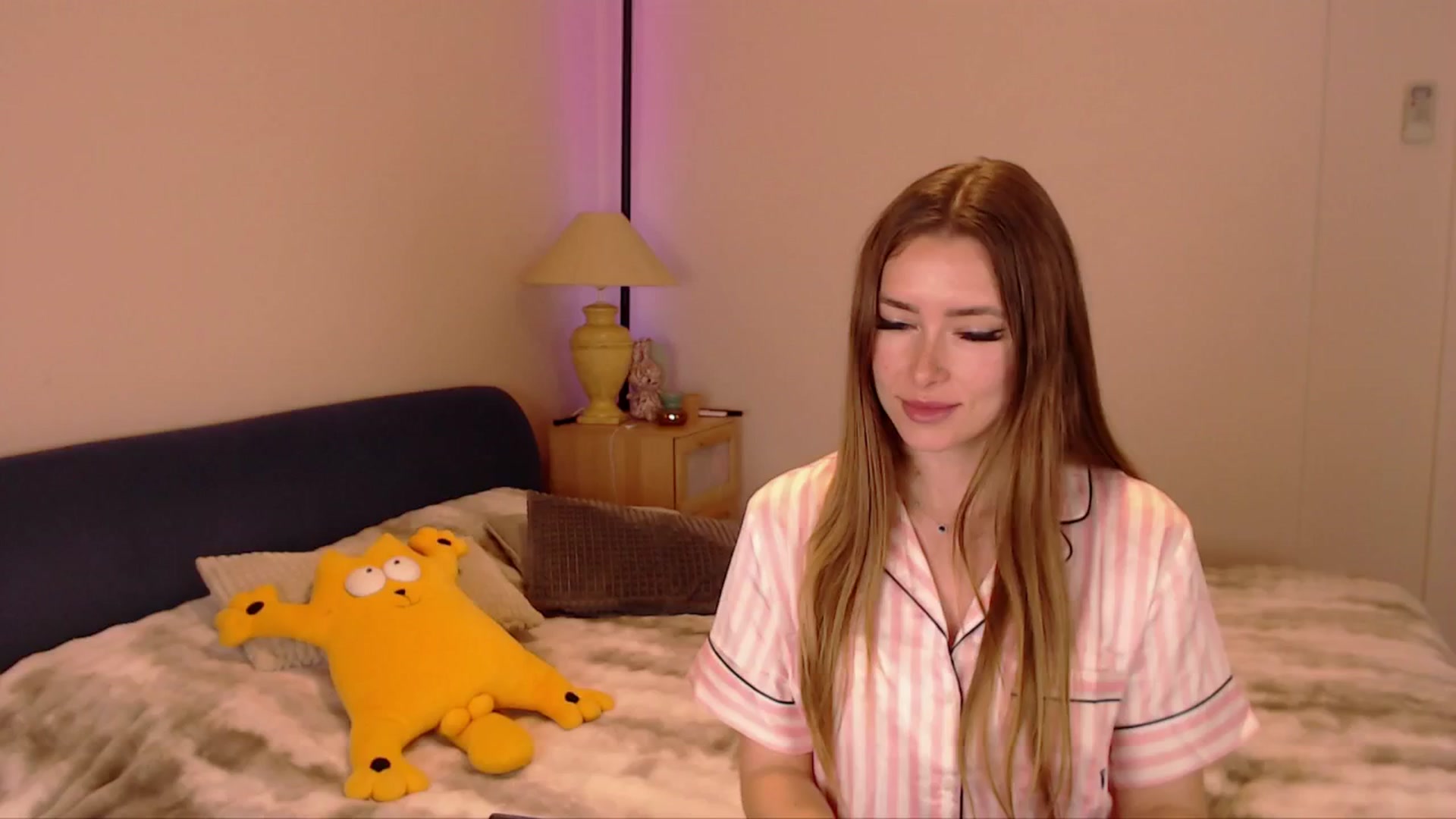 Gallery image thumbnail from SimonsWife's myfreecams stream on, 04/06/2026, 14:06 image 11 of 20