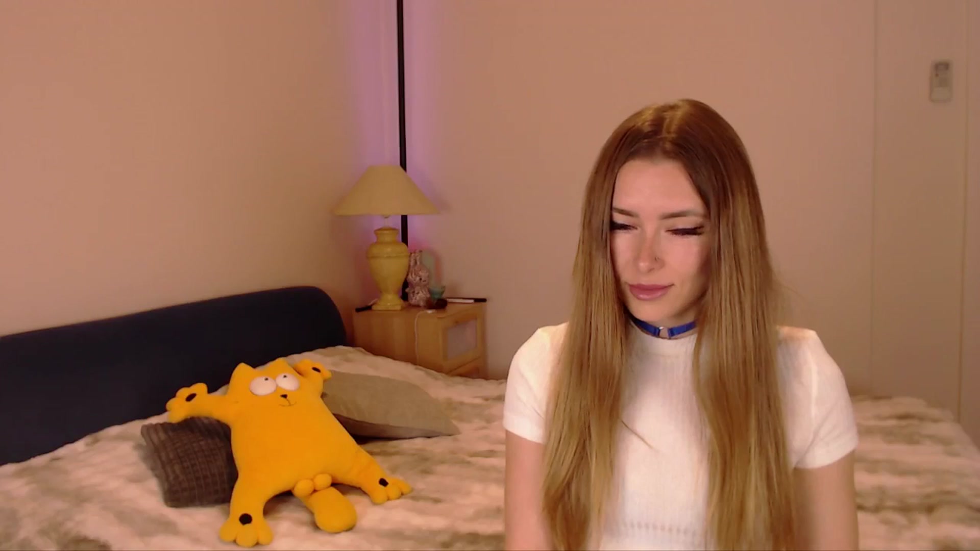 Gallery image thumbnail from SimonsWife's myfreecams stream on, 04/19/2026, 13:56 image 3 of 20