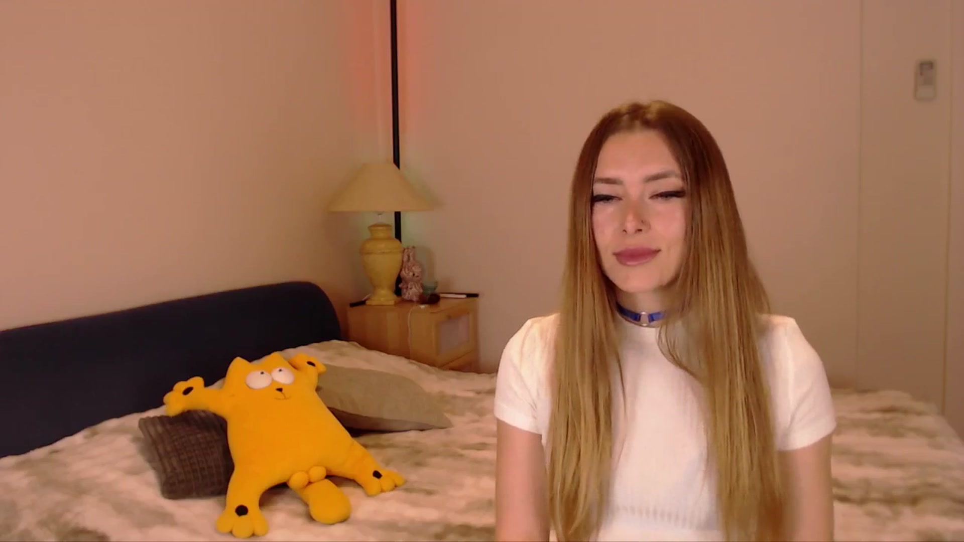 Gallery image thumbnail from SimonsWife's myfreecams stream on, 04/19/2026, 13:56 image 6 of 20