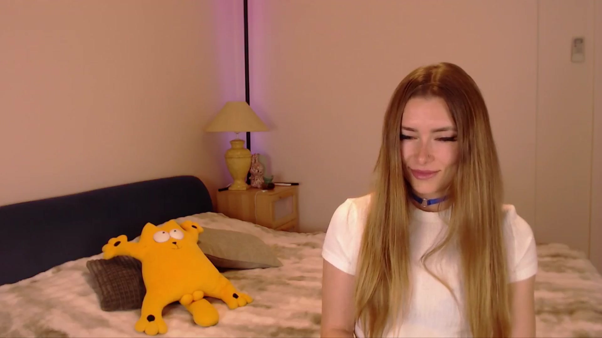Gallery image thumbnail from SimonsWife's myfreecams stream on, 04/19/2026, 13:56 image 13 of 20