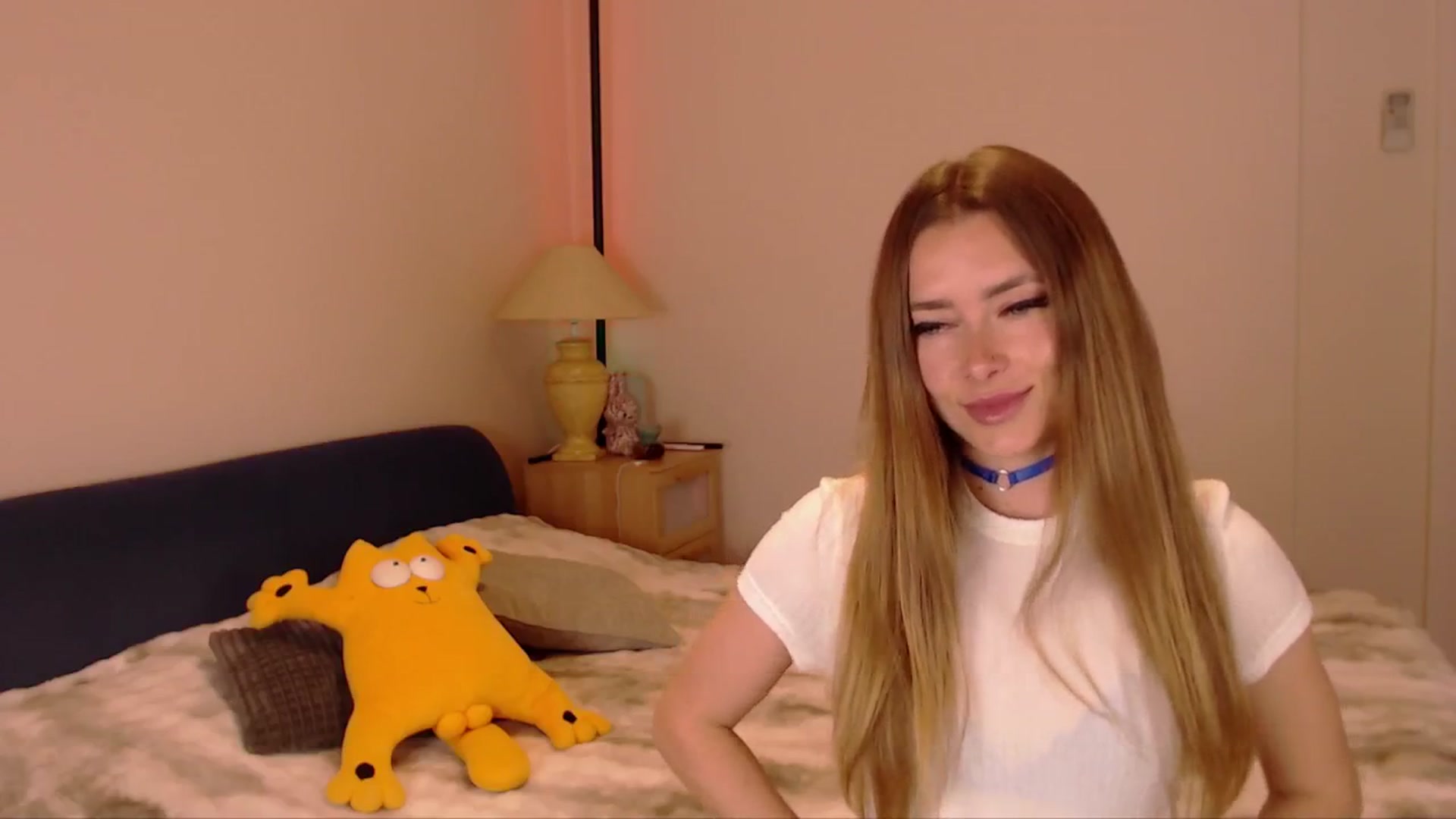 Gallery image thumbnail from SimonsWife's myfreecams stream on, 04/19/2026, 13:56 image 11 of 20