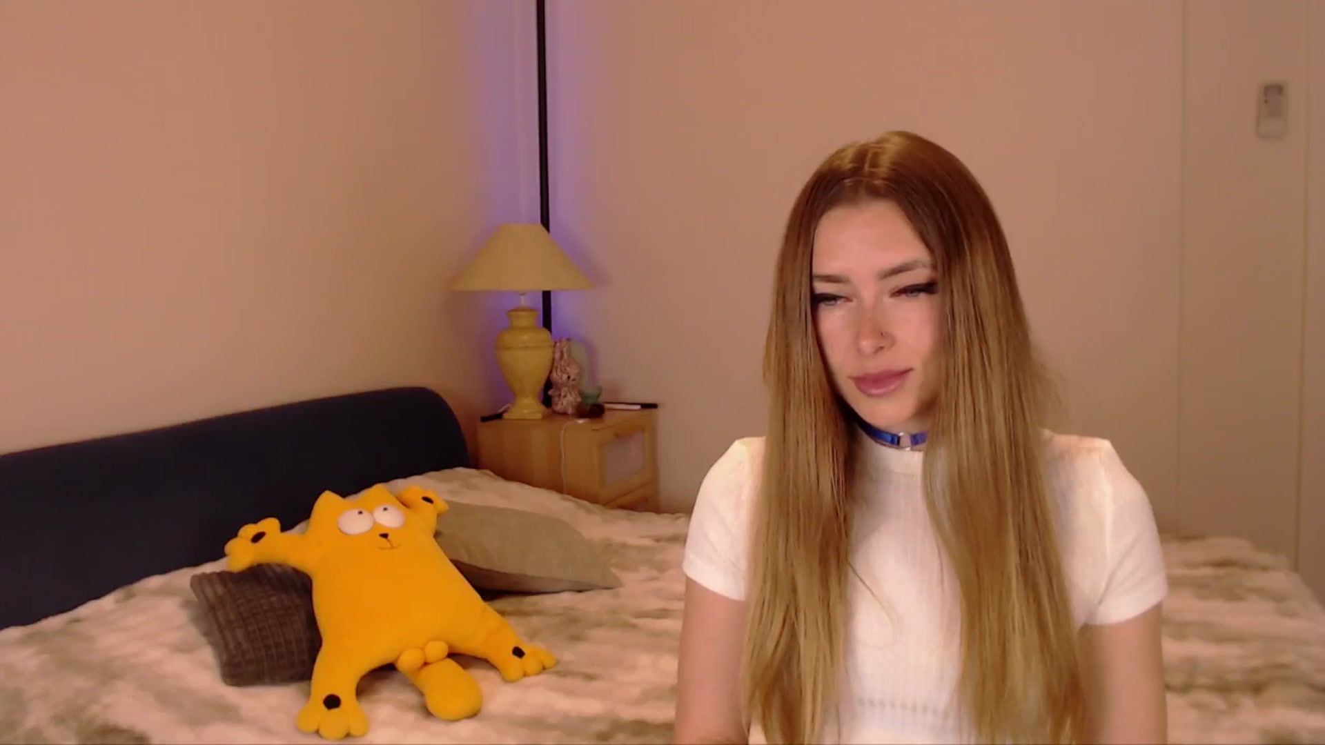Gallery image thumbnail from SimonsWife's myfreecams stream on, 04/19/2026, 13:56 image 4 of 20