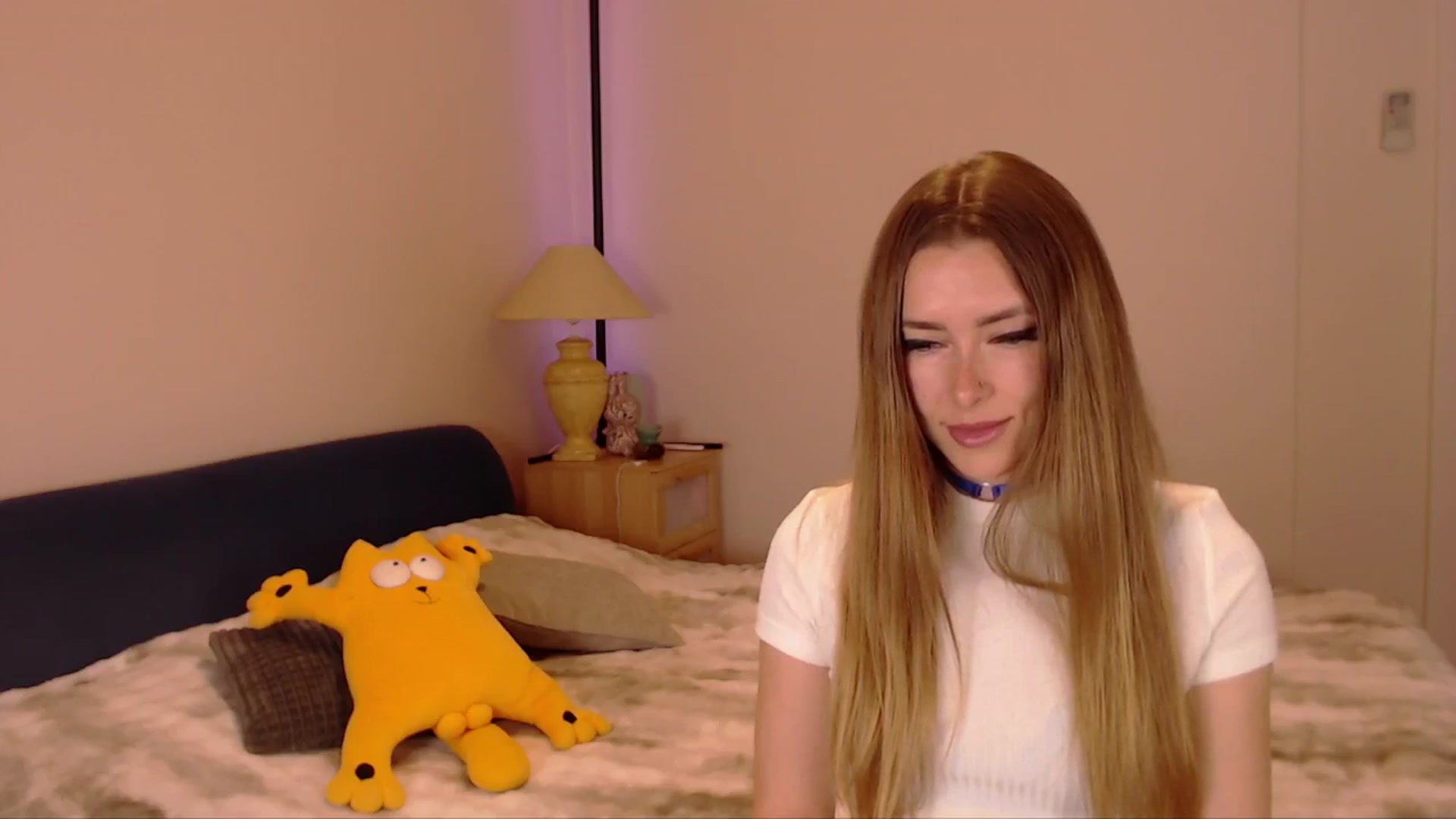 Gallery image thumbnail from SimonsWife's myfreecams stream on, 04/19/2026, 13:56 image 8 of 20