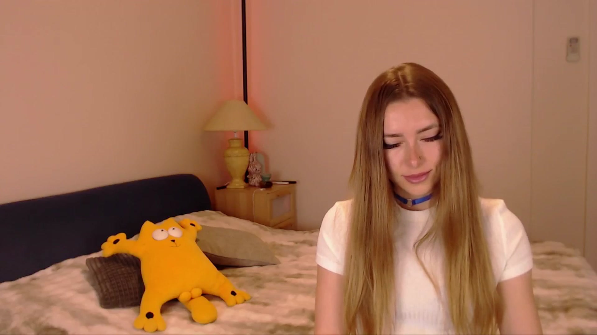 Gallery image thumbnail from SimonsWife's myfreecams stream on, 04/19/2026, 13:56 image 16 of 20