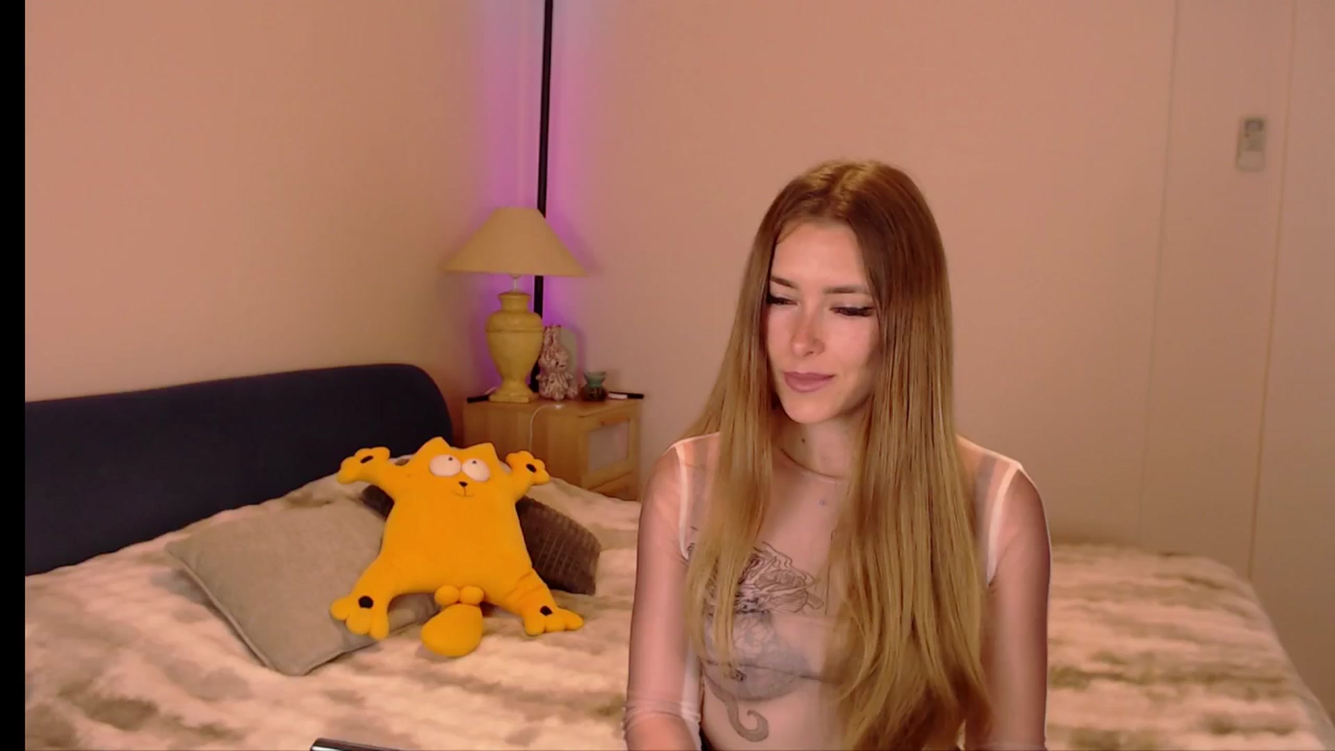 Gallery image thumbnail from SimonsWife's myfreecams stream on, 04/20/2026, 13:19 image 18 of 20