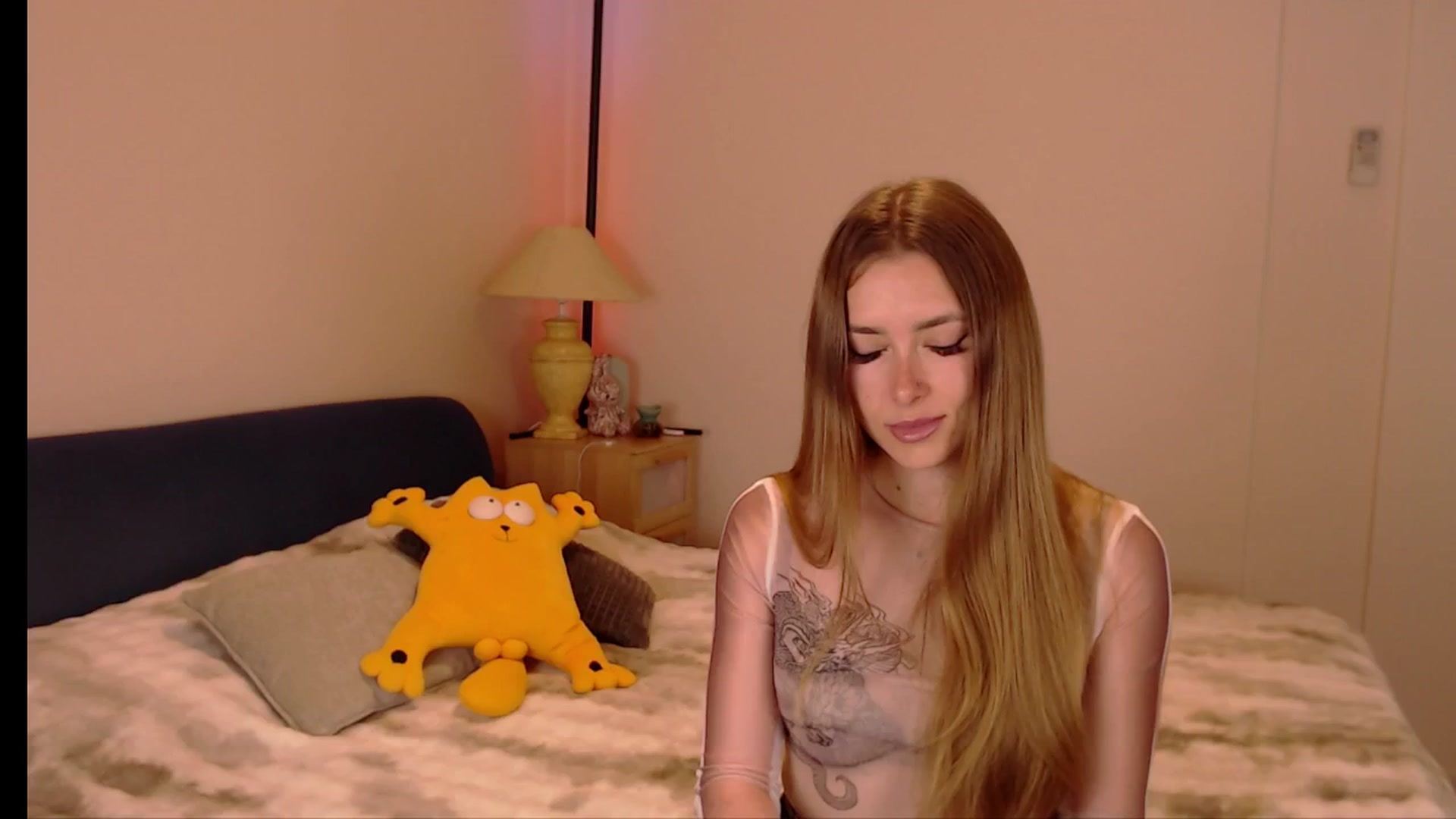Gallery image thumbnail from SimonsWife's myfreecams stream on, 04/20/2026, 13:19 image 6 of 20