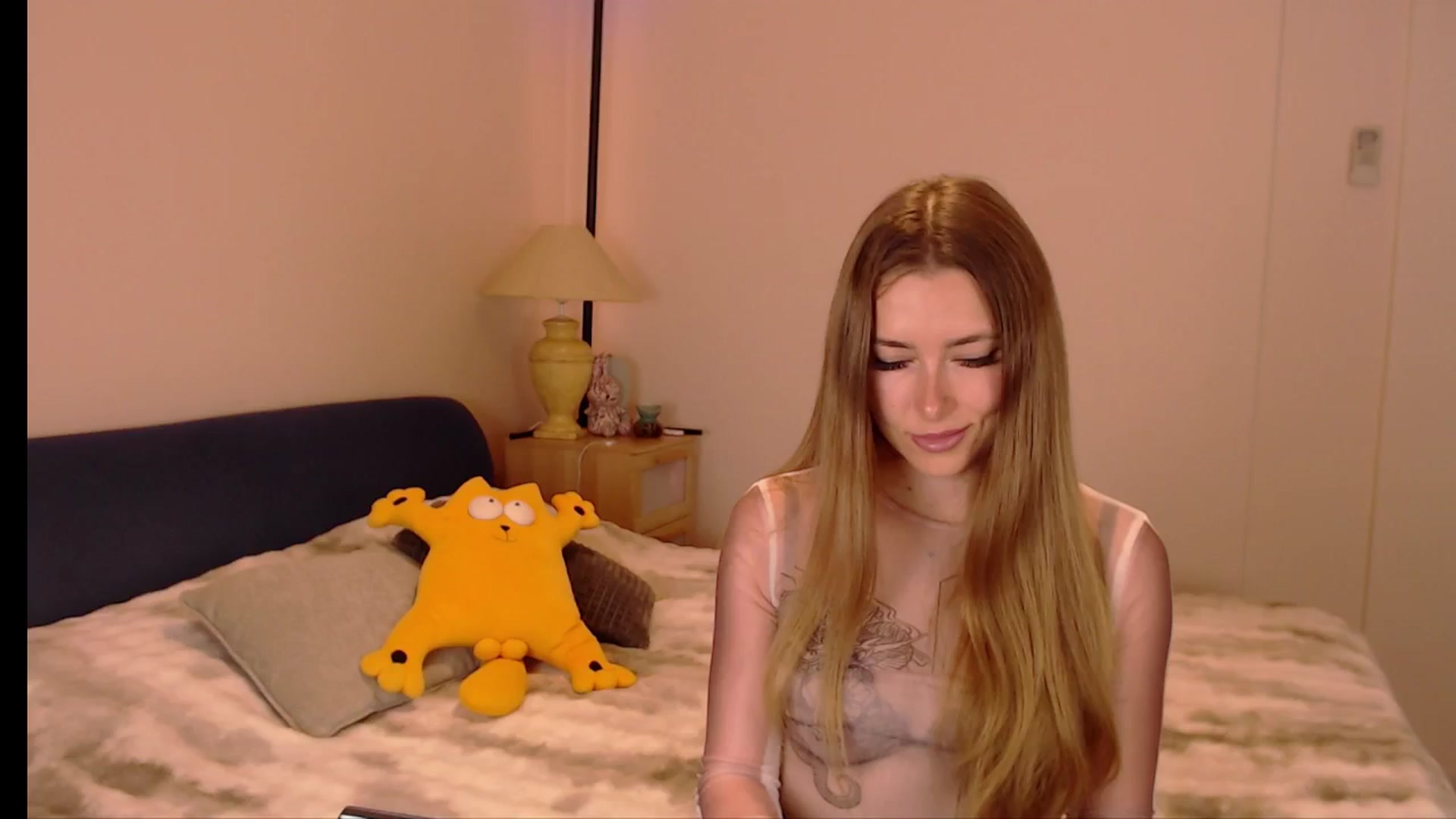 Gallery image thumbnail from SimonsWife's myfreecams stream on, 04/20/2026, 13:19 image 19 of 20