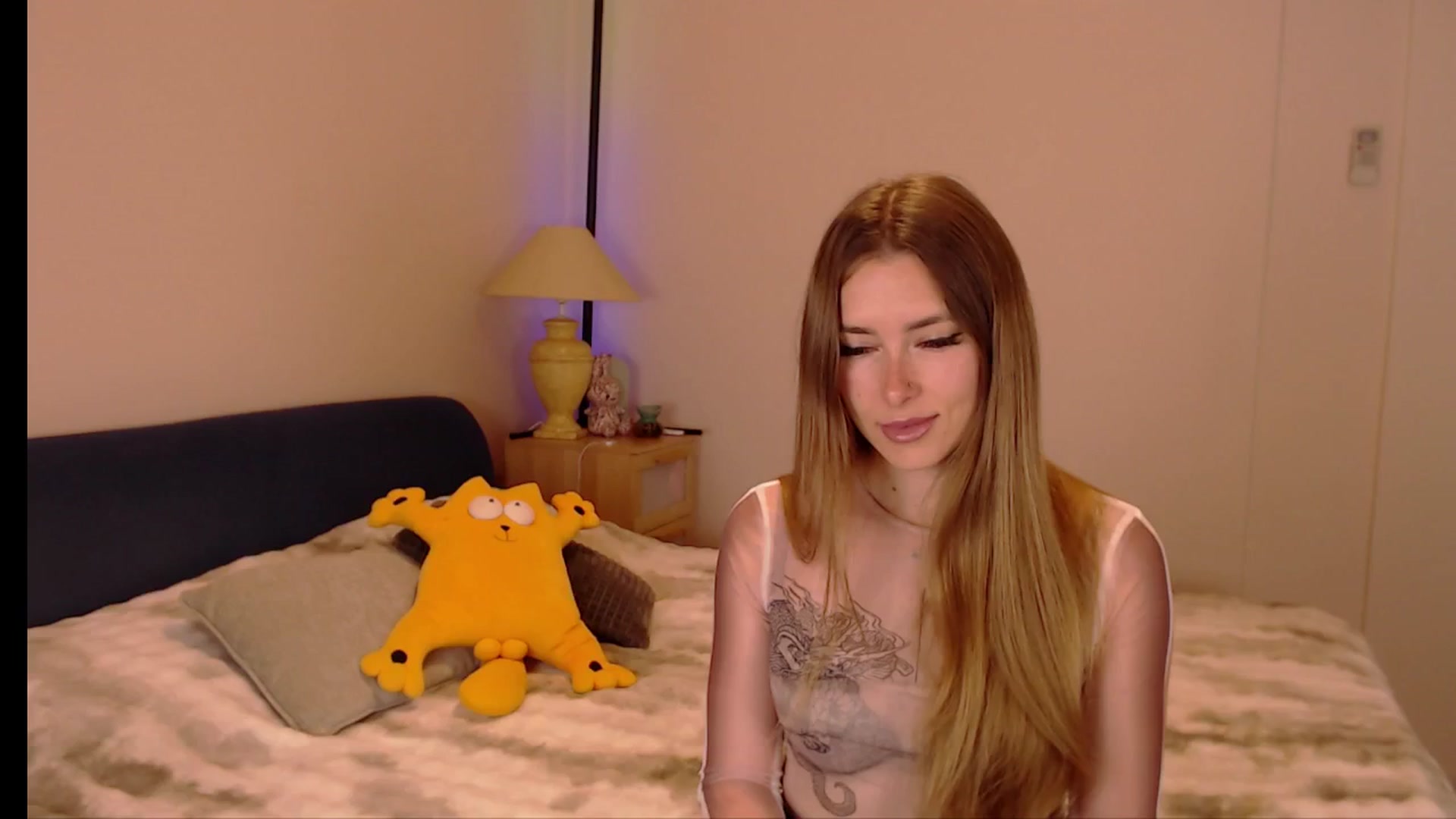 Gallery image thumbnail from SimonsWife's myfreecams stream on, 04/20/2026, 13:19 image 5 of 20