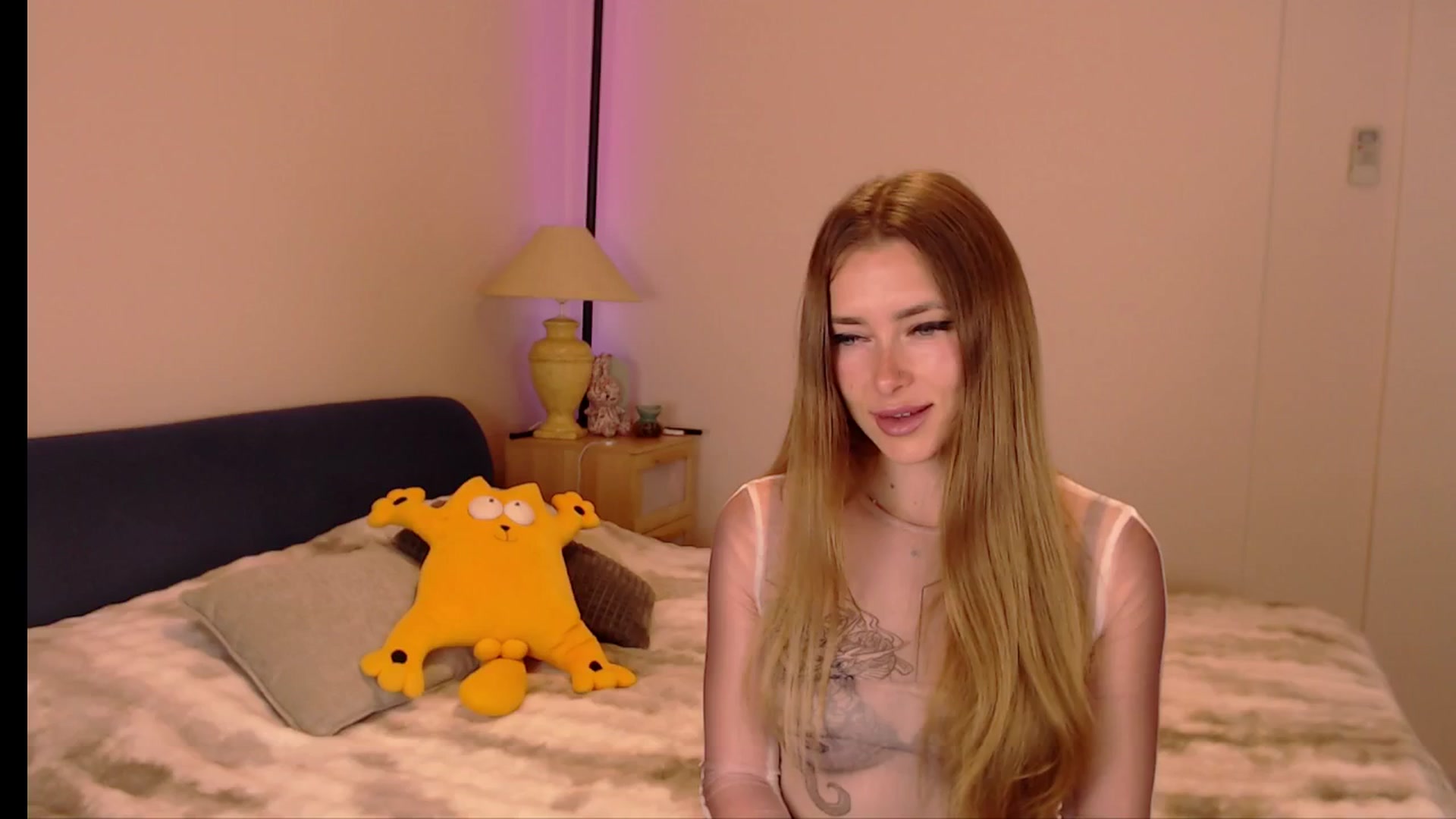 Gallery image thumbnail from SimonsWife's myfreecams stream on, 04/20/2026, 13:19 image 14 of 20