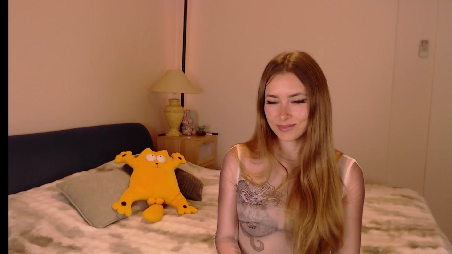 Gallery image thumbnail from SimonsWife's myfreecams stream on, 04/20/2026, 13:19 image 8 of 20