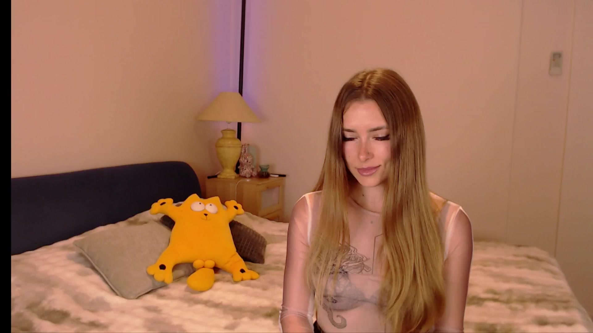 Gallery image thumbnail from SimonsWife's myfreecams stream on, 04/20/2026, 13:19 image 12 of 20