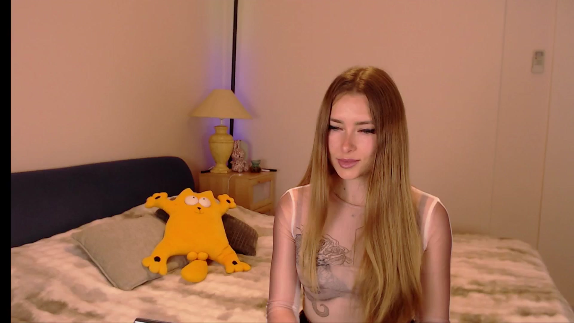 Gallery image thumbnail from SimonsWife's myfreecams stream on, 04/20/2026, 13:19 image 16 of 20