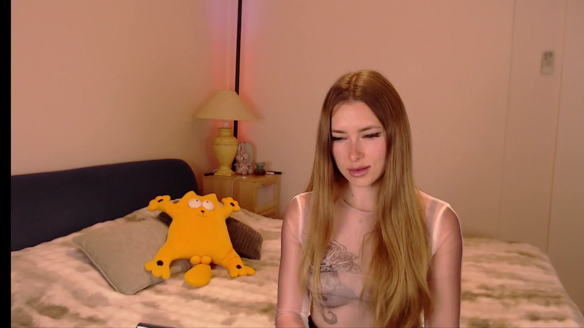 Gallery image thumbnail from SimonsWife's myfreecams stream on, 04/20/2026, 13:19 image 17 of 20