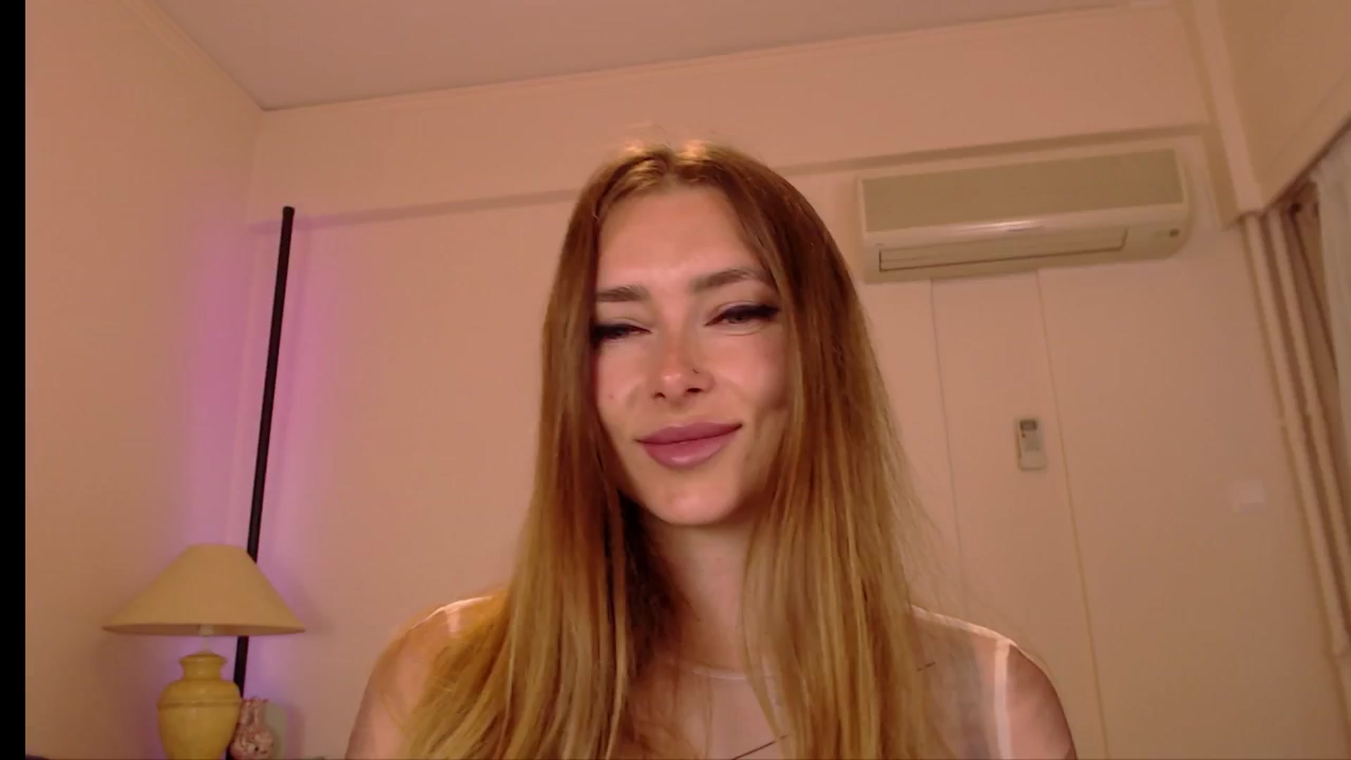 Gallery image thumbnail from SimonsWife's myfreecams stream on, 04/20/2026, 15:16 image 6 of 20