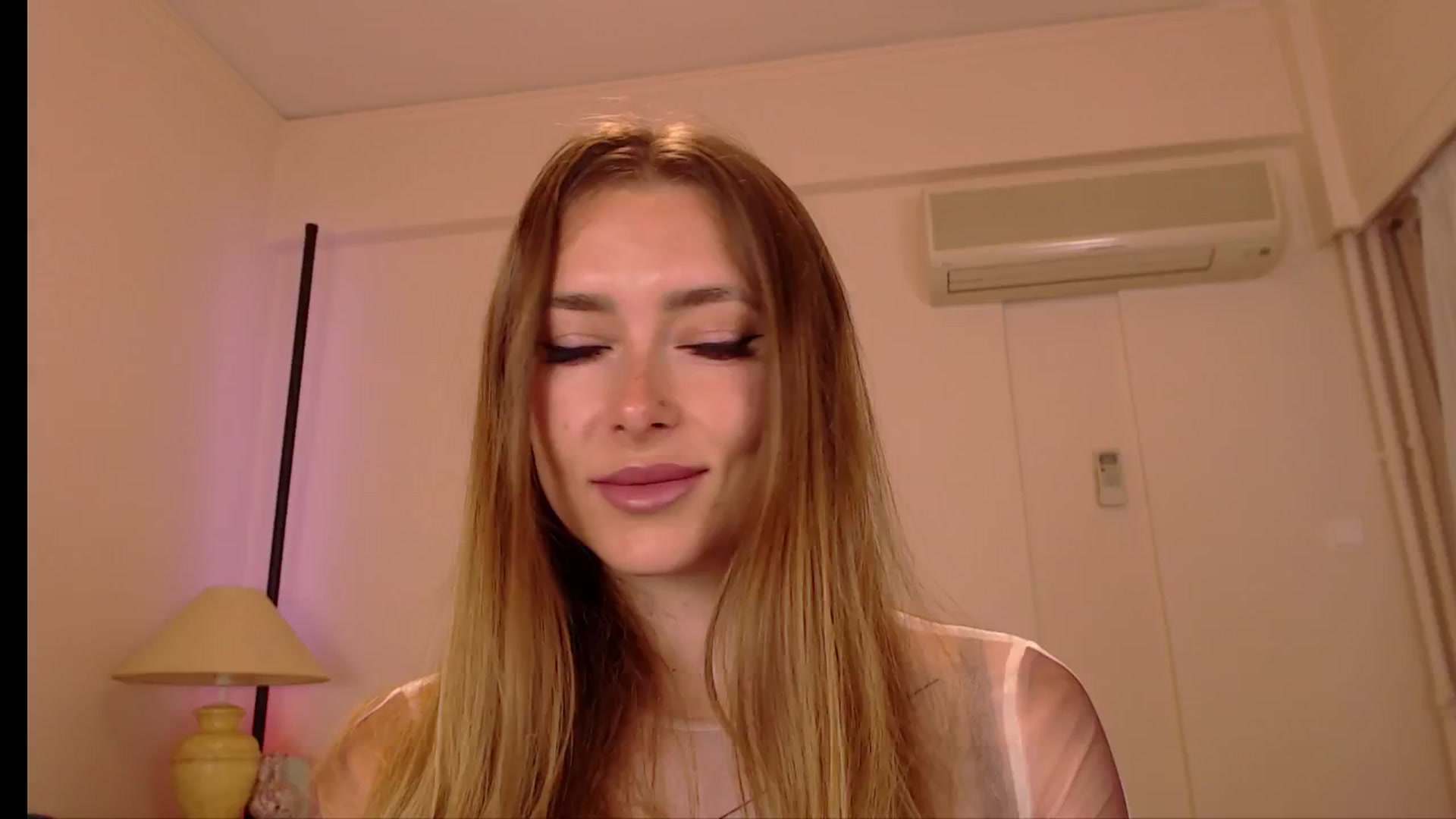 Gallery image thumbnail from SimonsWife's myfreecams stream on, 04/20/2026, 15:16 image 7 of 20