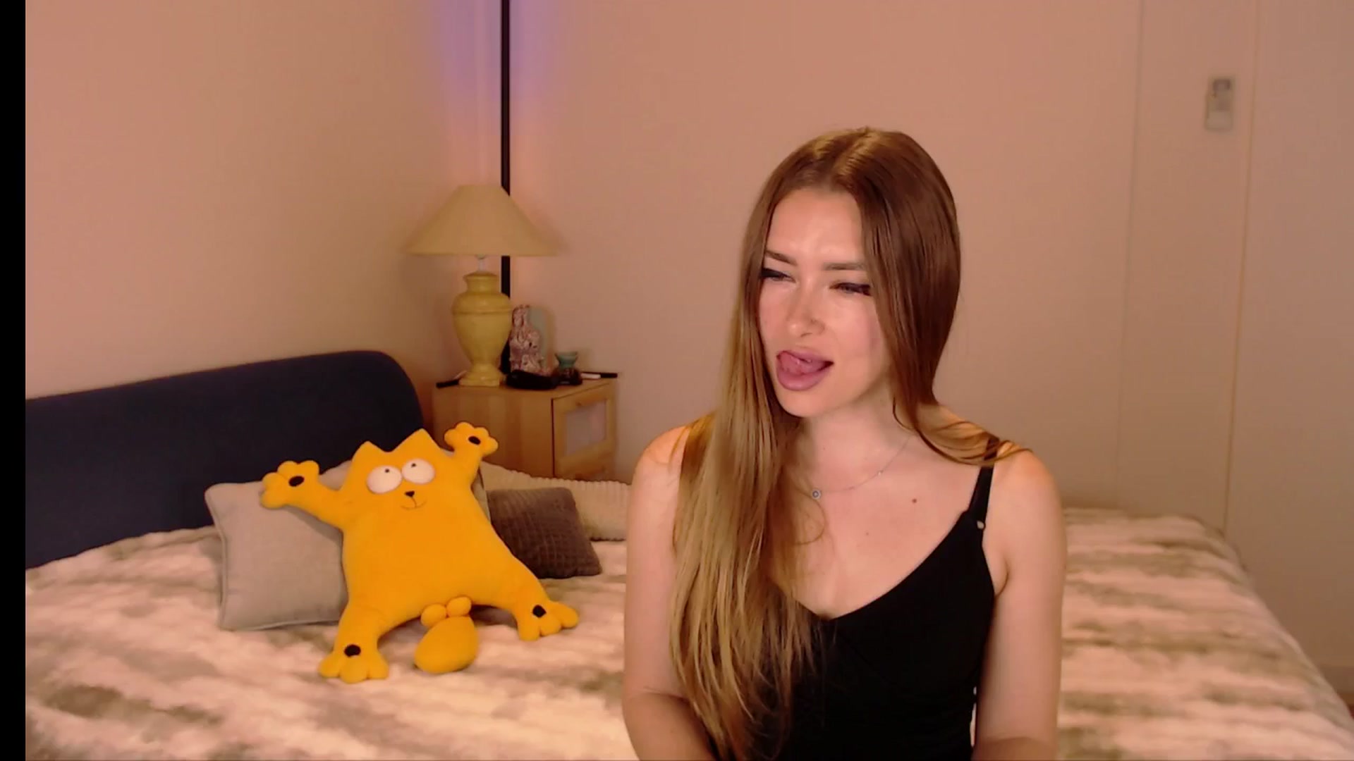Gallery image thumbnail from SimonsWife's myfreecams stream on, 04/23/2026, 12:44 image 10 of 20