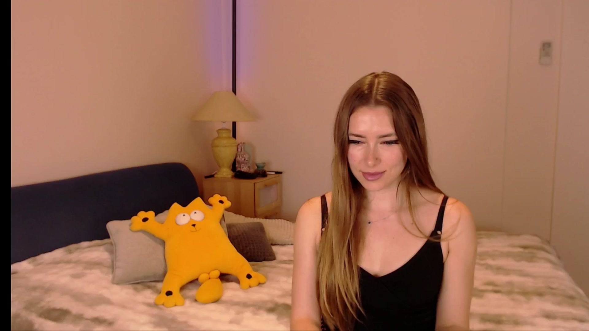 Gallery image thumbnail from SimonsWife's myfreecams stream on, 04/23/2026, 12:44 image 19 of 20
