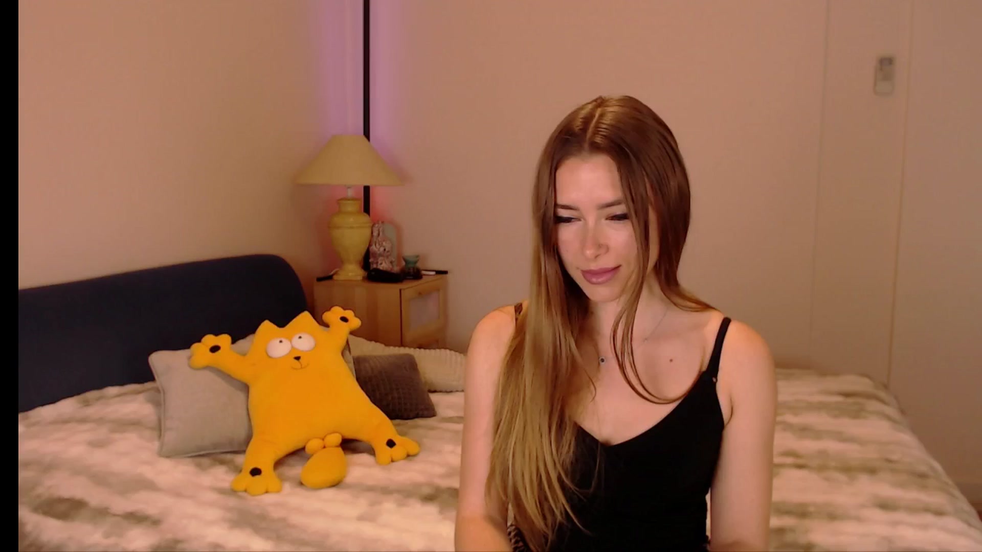 Gallery image thumbnail from SimonsWife's myfreecams stream on, 04/23/2026, 12:44 image 6 of 20