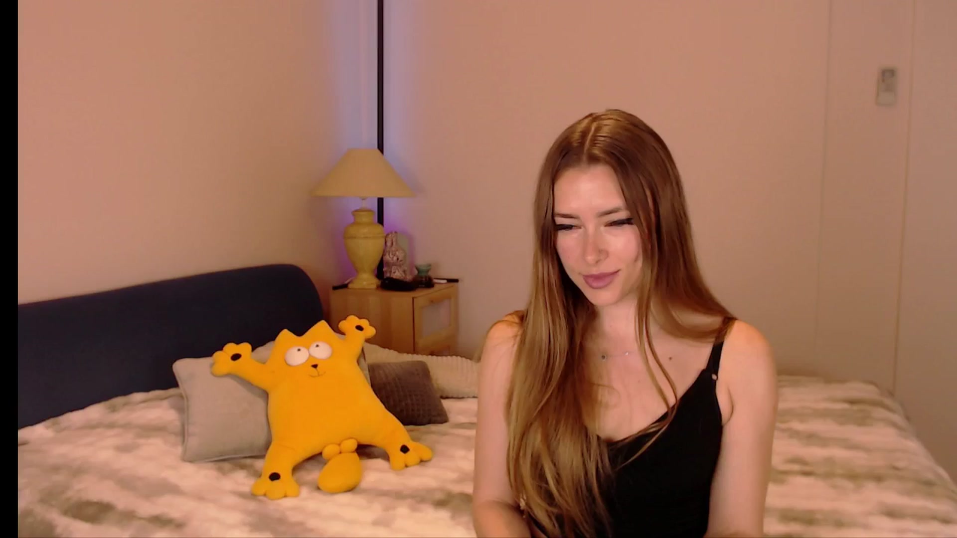 Gallery image thumbnail from SimonsWife's myfreecams stream on, 04/23/2026, 12:44 image 12 of 20