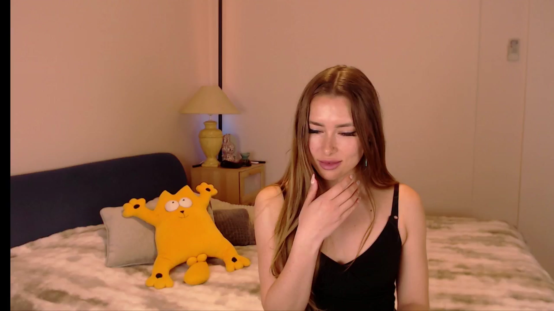 Gallery image thumbnail from SimonsWife's myfreecams stream on, 04/23/2026, 13:35 image 12 of 20