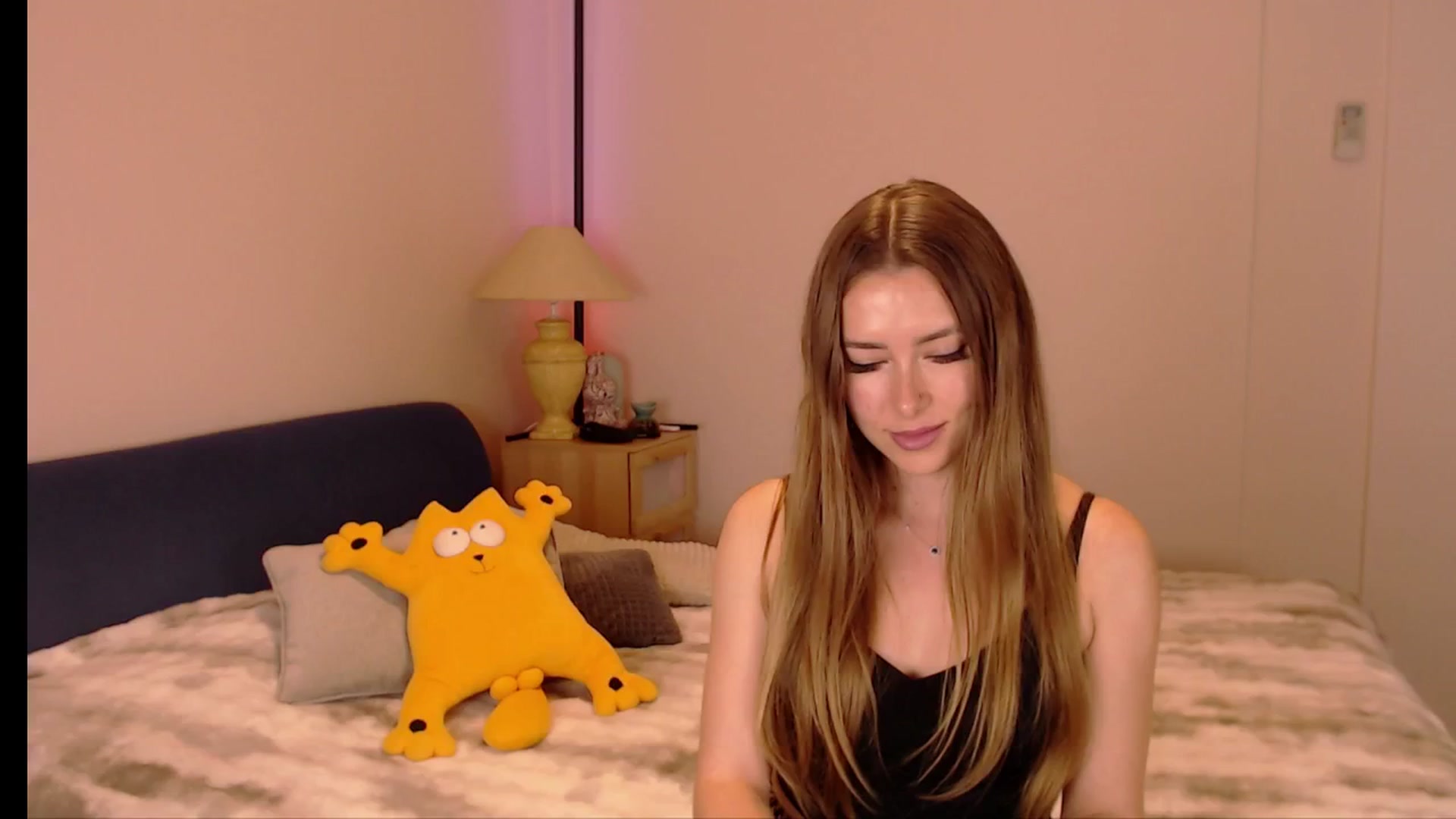 Gallery image thumbnail from SimonsWife's myfreecams stream on, 04/23/2026, 13:35 image 5 of 20