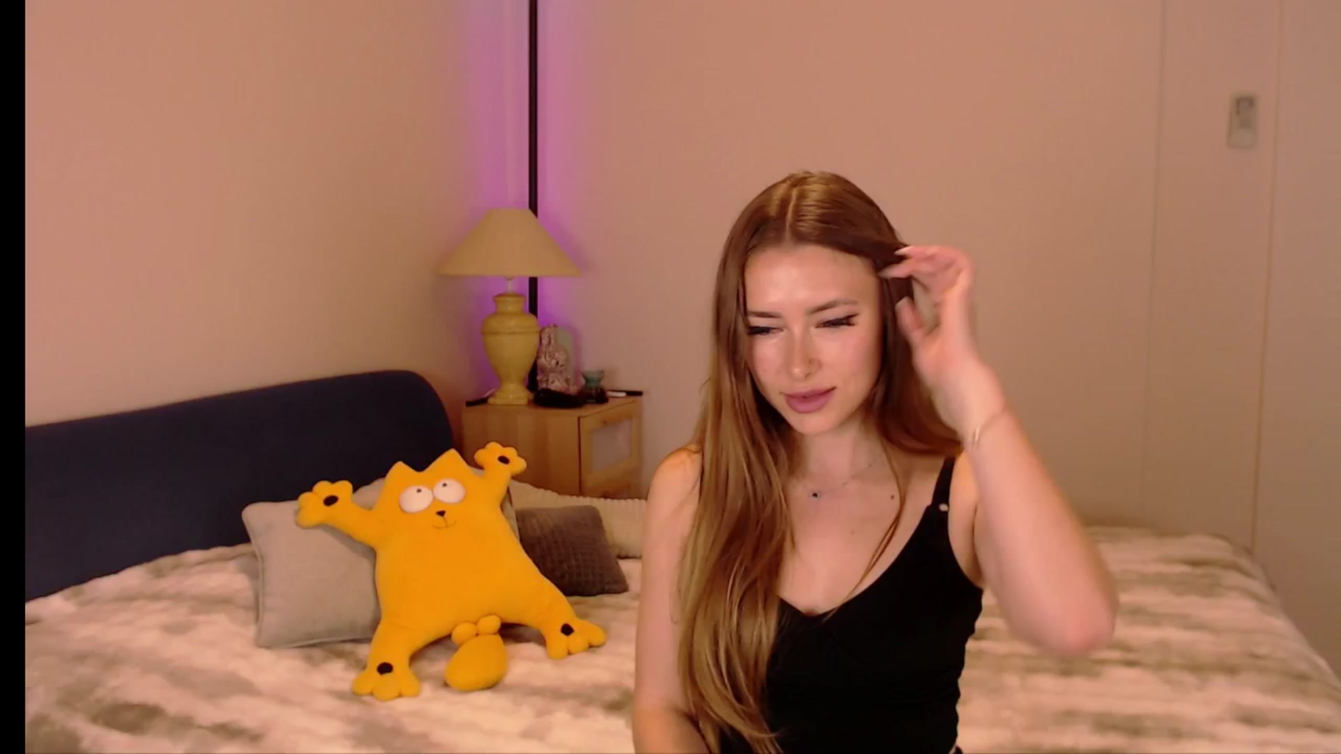 Gallery image thumbnail from SimonsWife's myfreecams stream on, 04/23/2026, 13:35 image 13 of 20