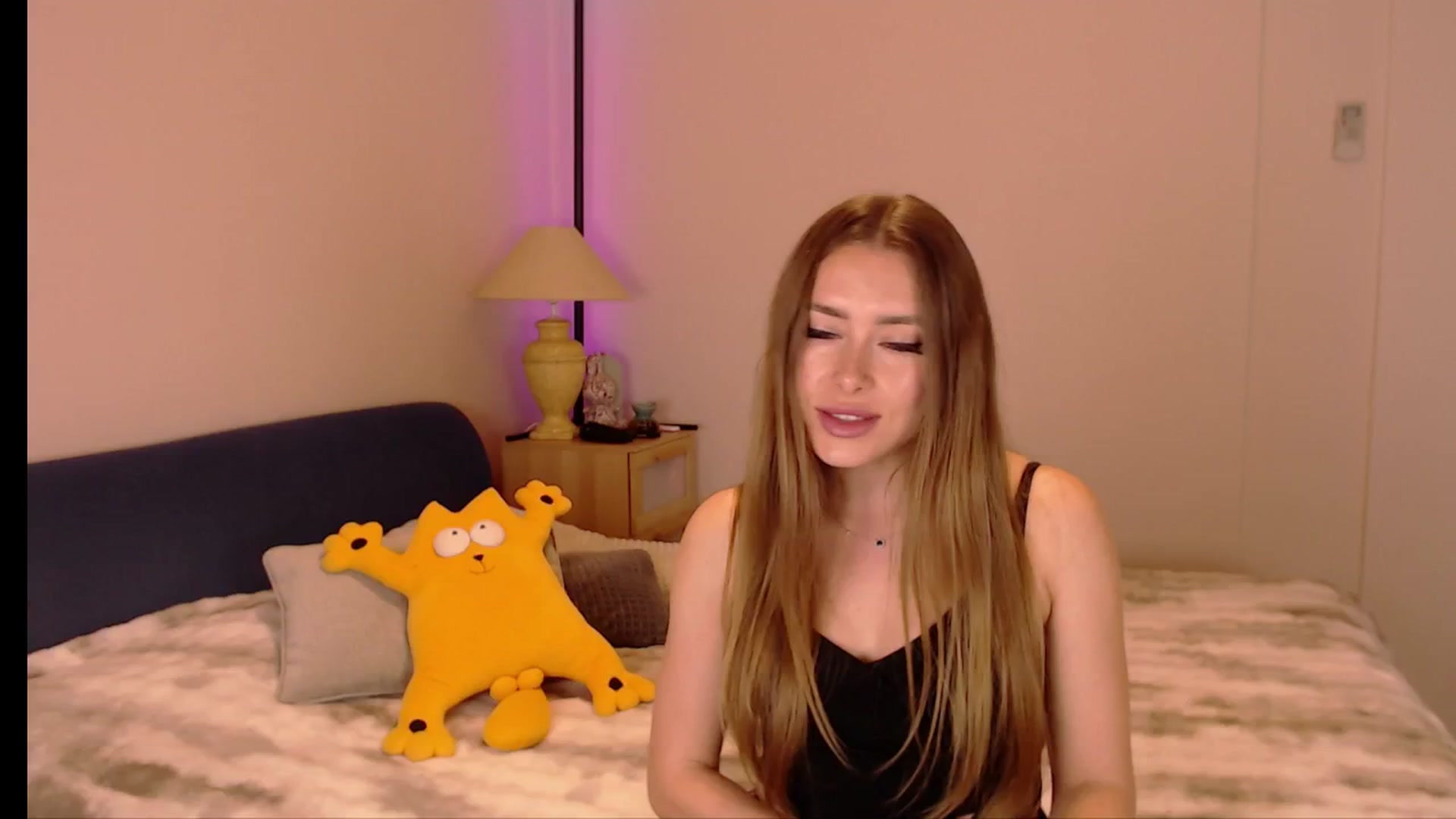 Gallery image thumbnail from SimonsWife's myfreecams stream on, 04/23/2026, 13:35 image 4 of 20