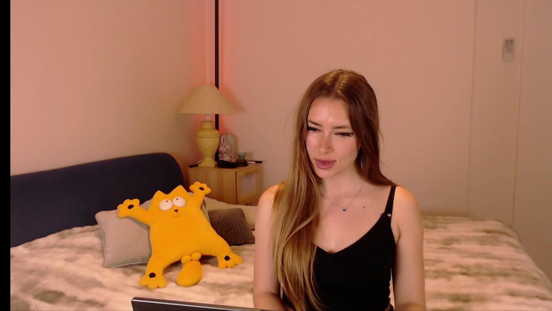 Gallery image thumbnail from SimonsWife's myfreecams stream on, 04/23/2026, 14:26 image 2 of 20
