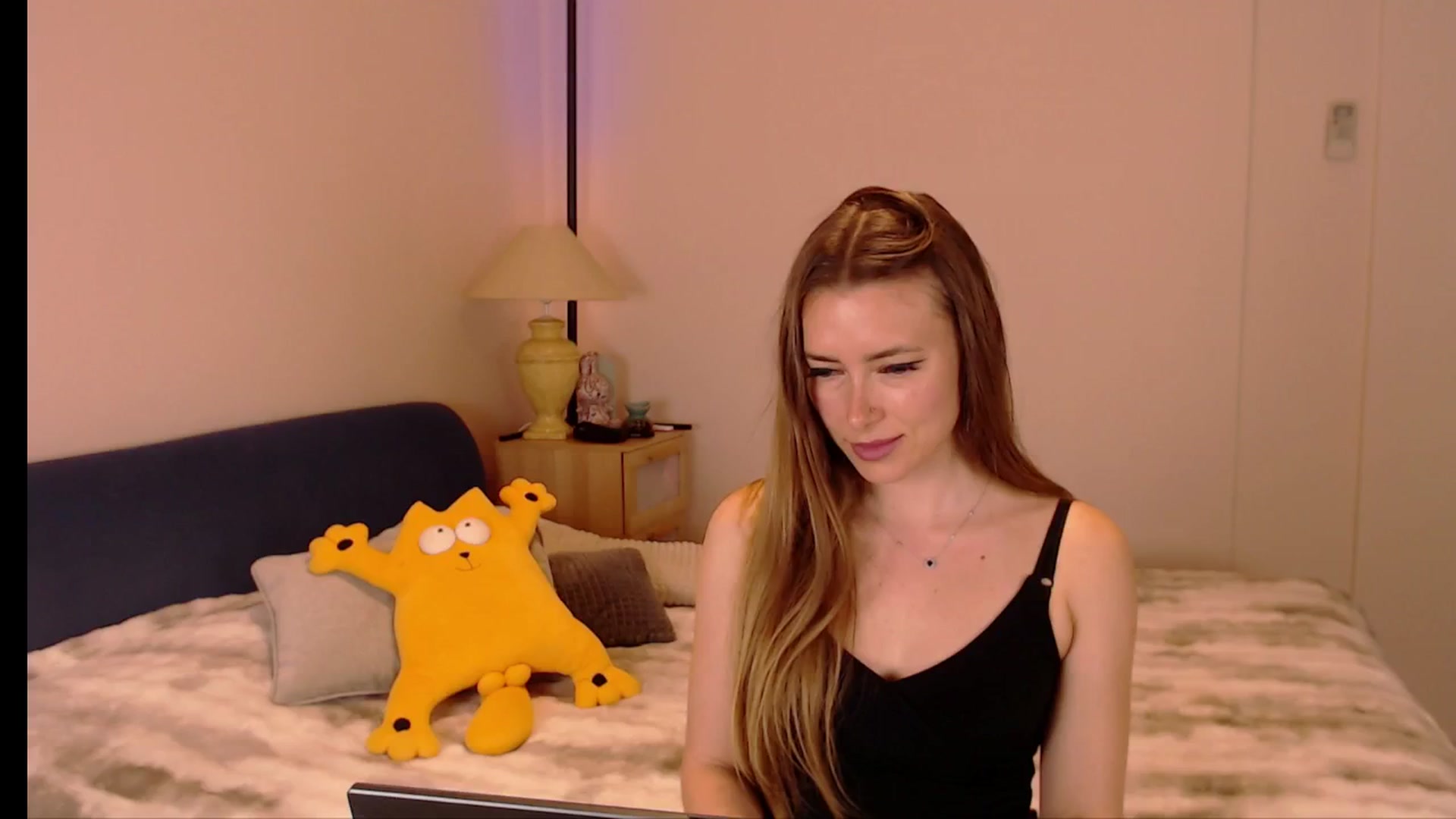 Gallery image thumbnail from SimonsWife's myfreecams stream on, 04/23/2026, 14:26 image 16 of 20