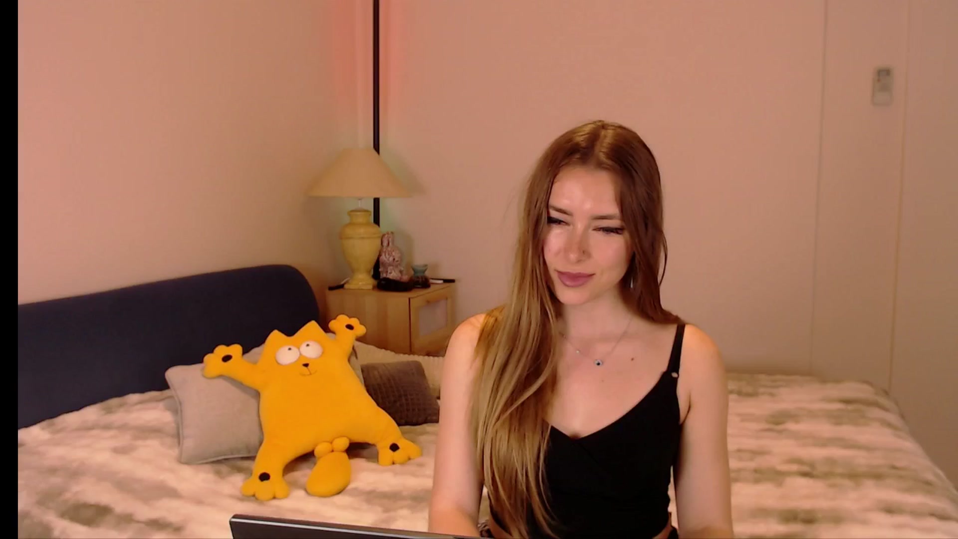 Gallery image thumbnail from SimonsWife's myfreecams stream on, 04/23/2026, 14:26 image 5 of 20