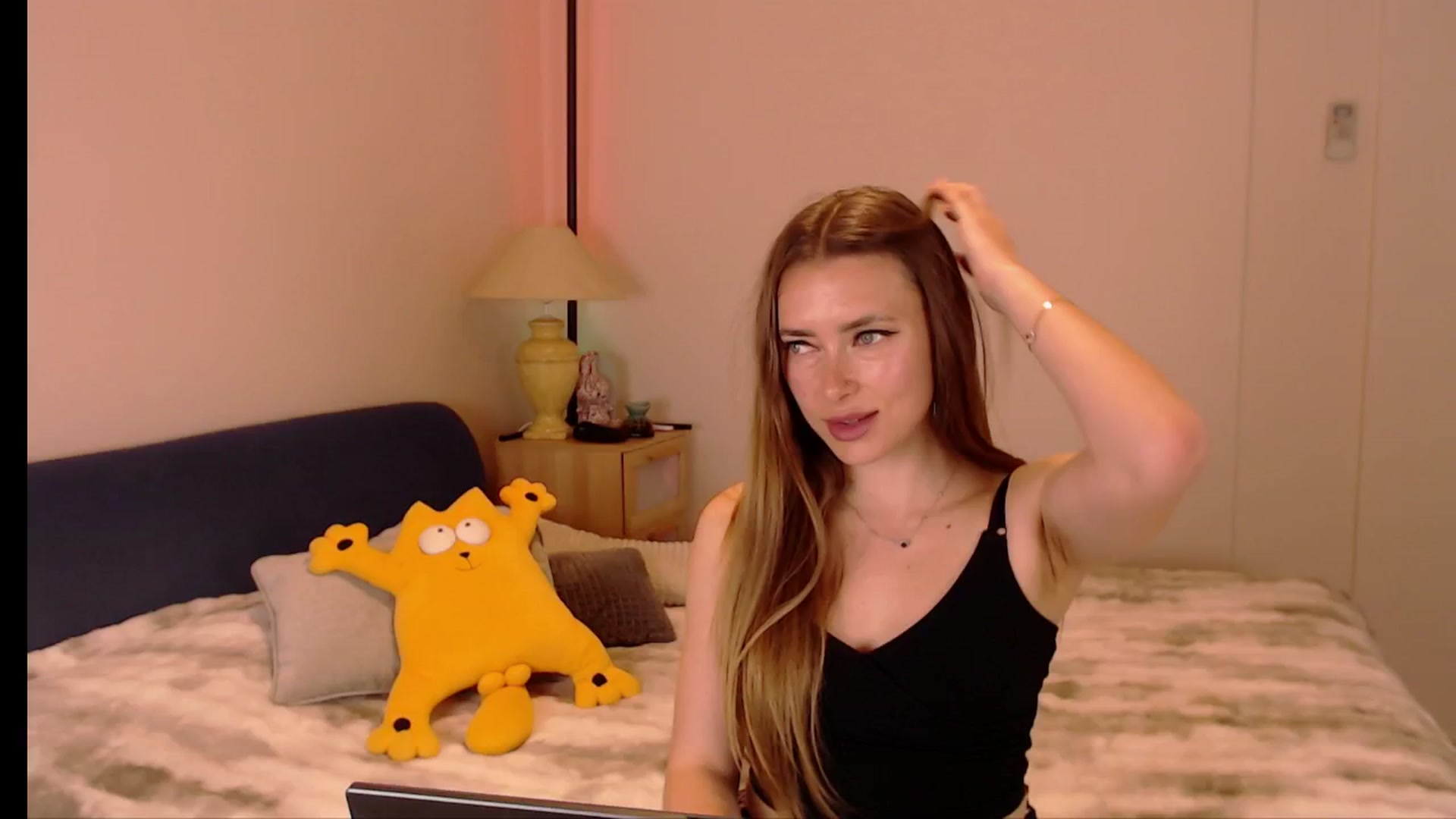 Gallery image thumbnail from SimonsWife's myfreecams stream on, 04/23/2026, 14:26 image 4 of 20