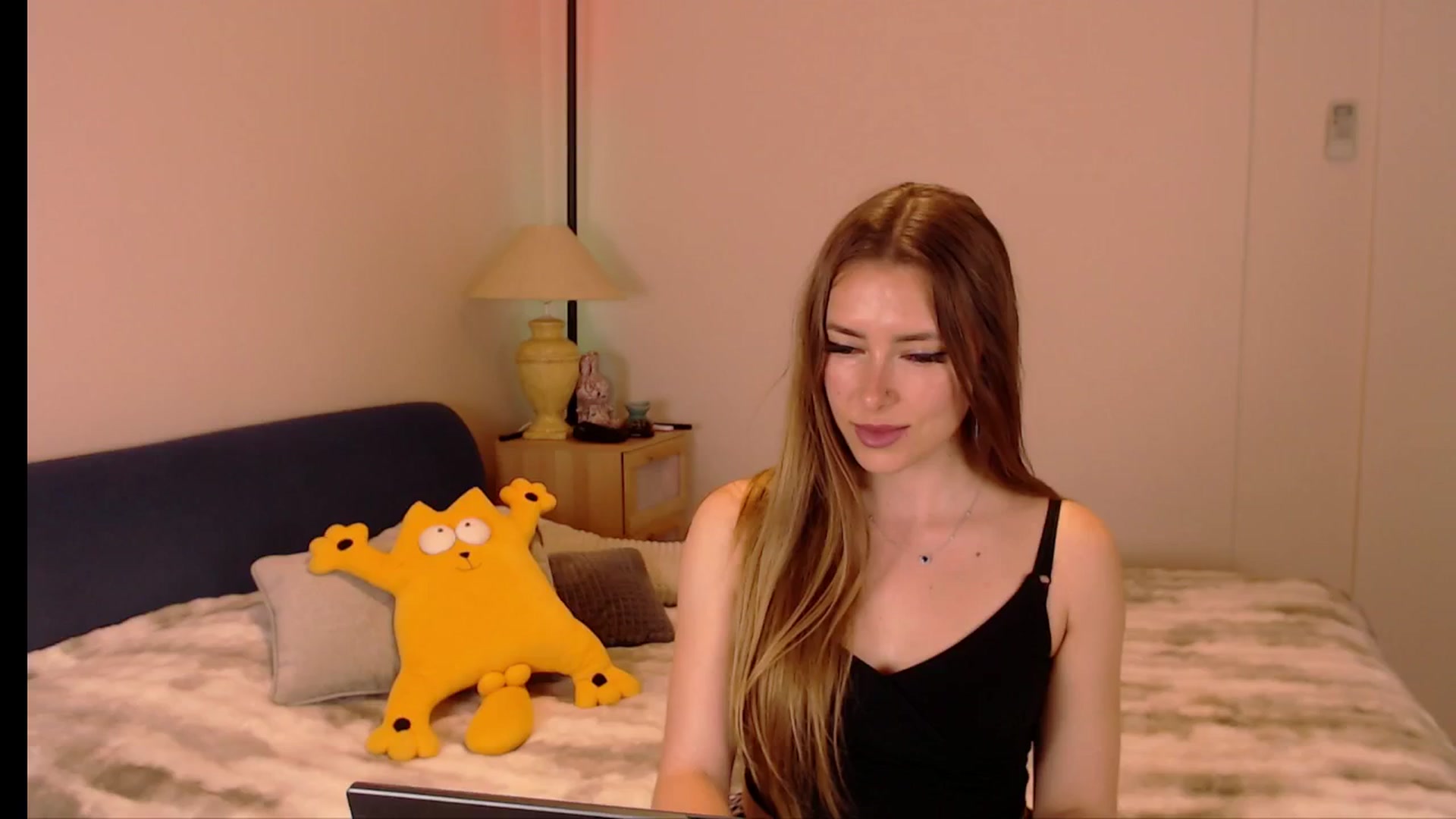 Gallery image thumbnail from SimonsWife's myfreecams stream on, 04/23/2026, 14:26 image 6 of 20