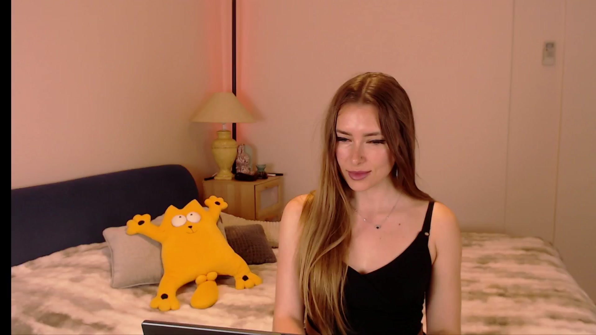 Gallery image thumbnail from SimonsWife's myfreecams stream on, 04/23/2026, 14:26 image 3 of 20