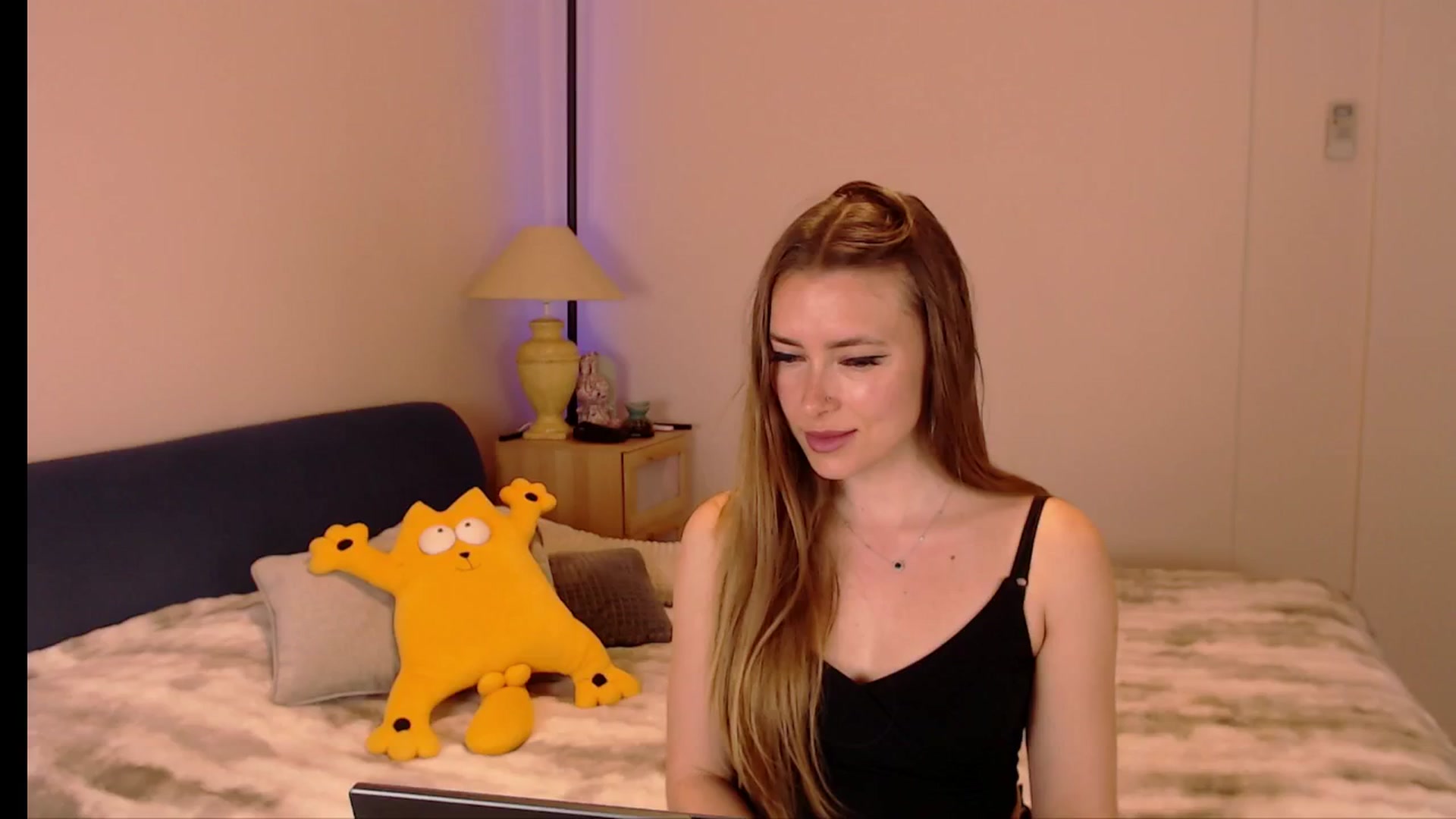 Gallery image thumbnail from SimonsWife's myfreecams stream on, 04/23/2026, 14:26 image 13 of 20