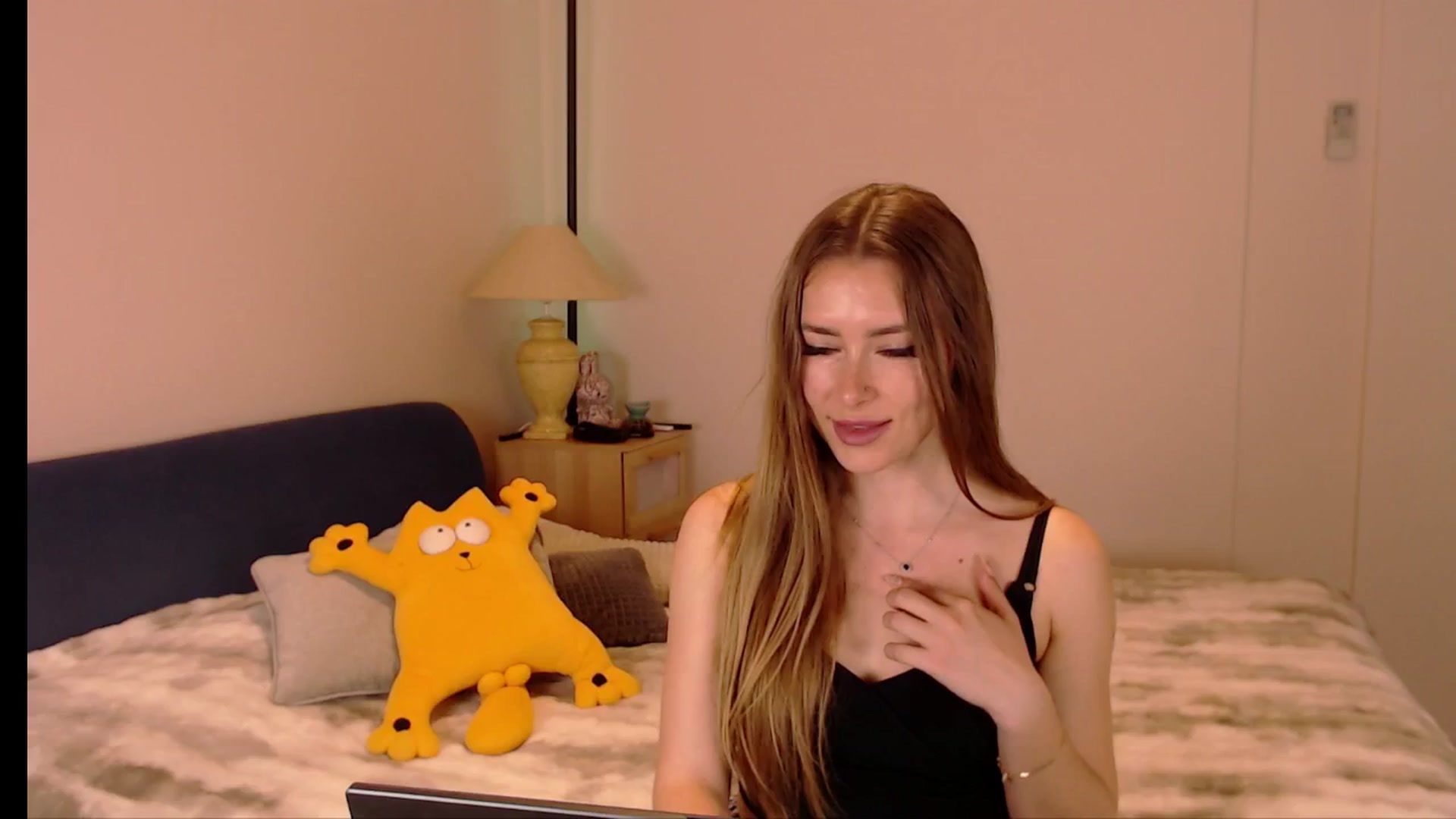 Gallery image thumbnail from SimonsWife's myfreecams stream on, 04/23/2026, 14:26 image 8 of 20