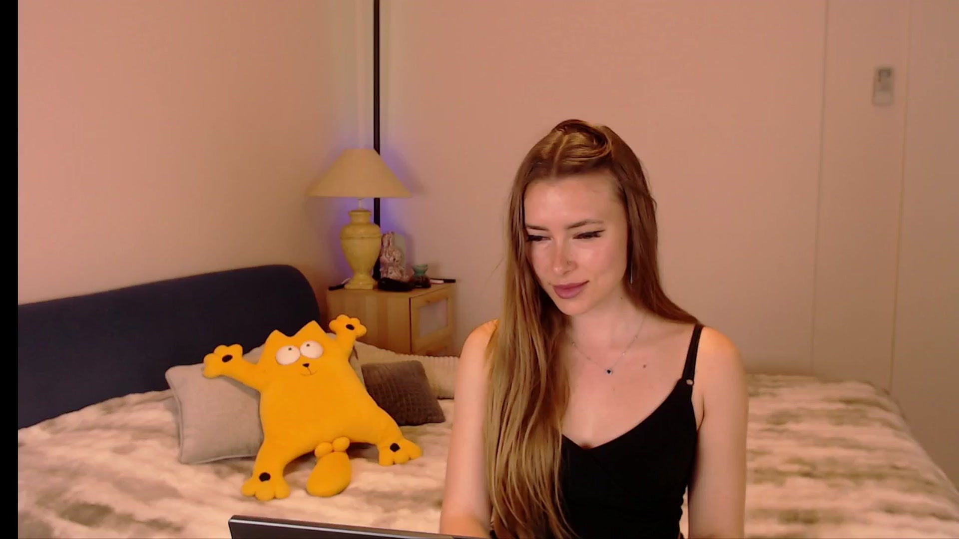Gallery image thumbnail from SimonsWife's myfreecams stream on, 04/23/2026, 14:26 image 10 of 20