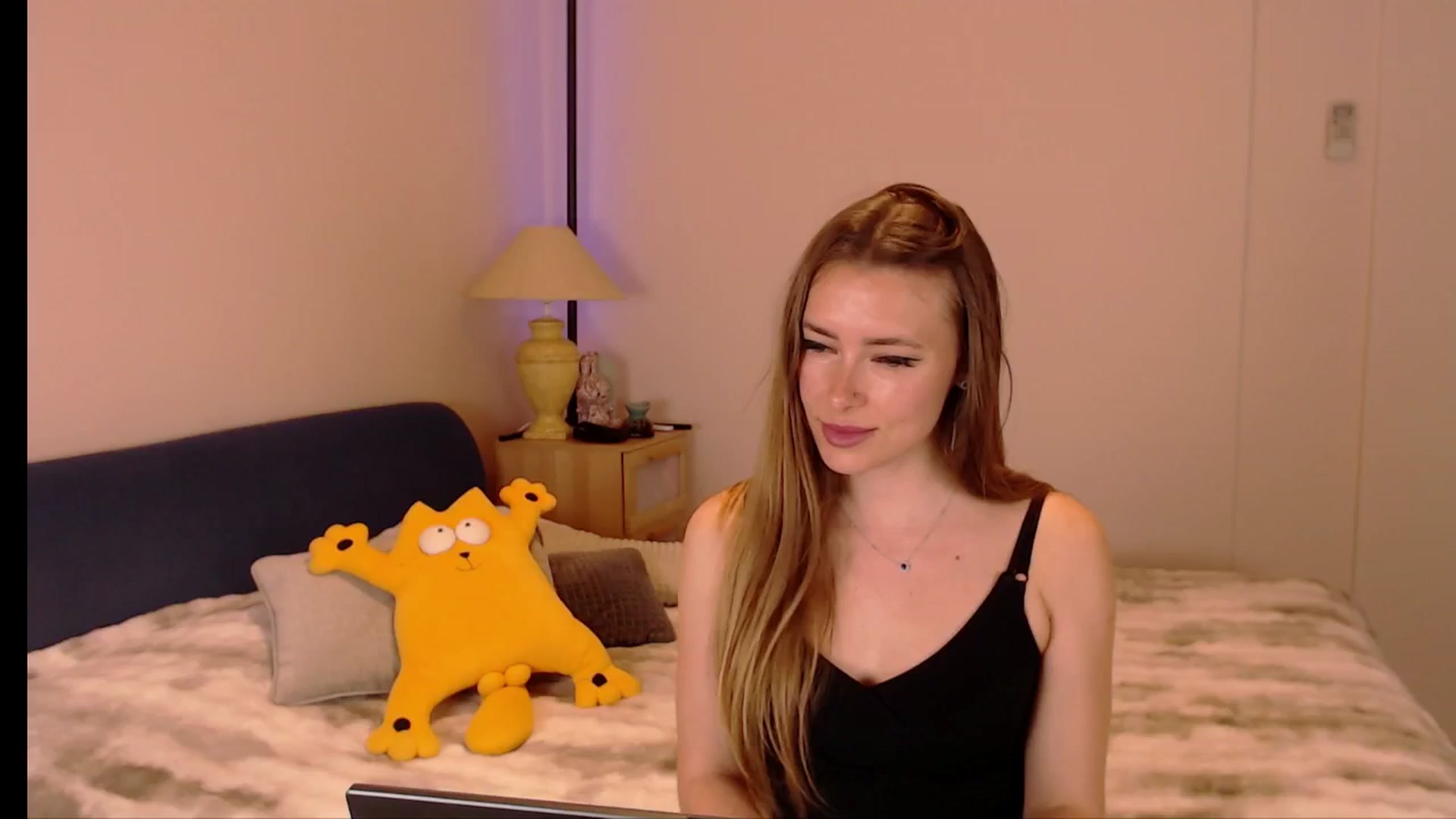 Gallery image thumbnail from SimonsWife's myfreecams stream on, 04/23/2026, 14:26 image 14 of 20
