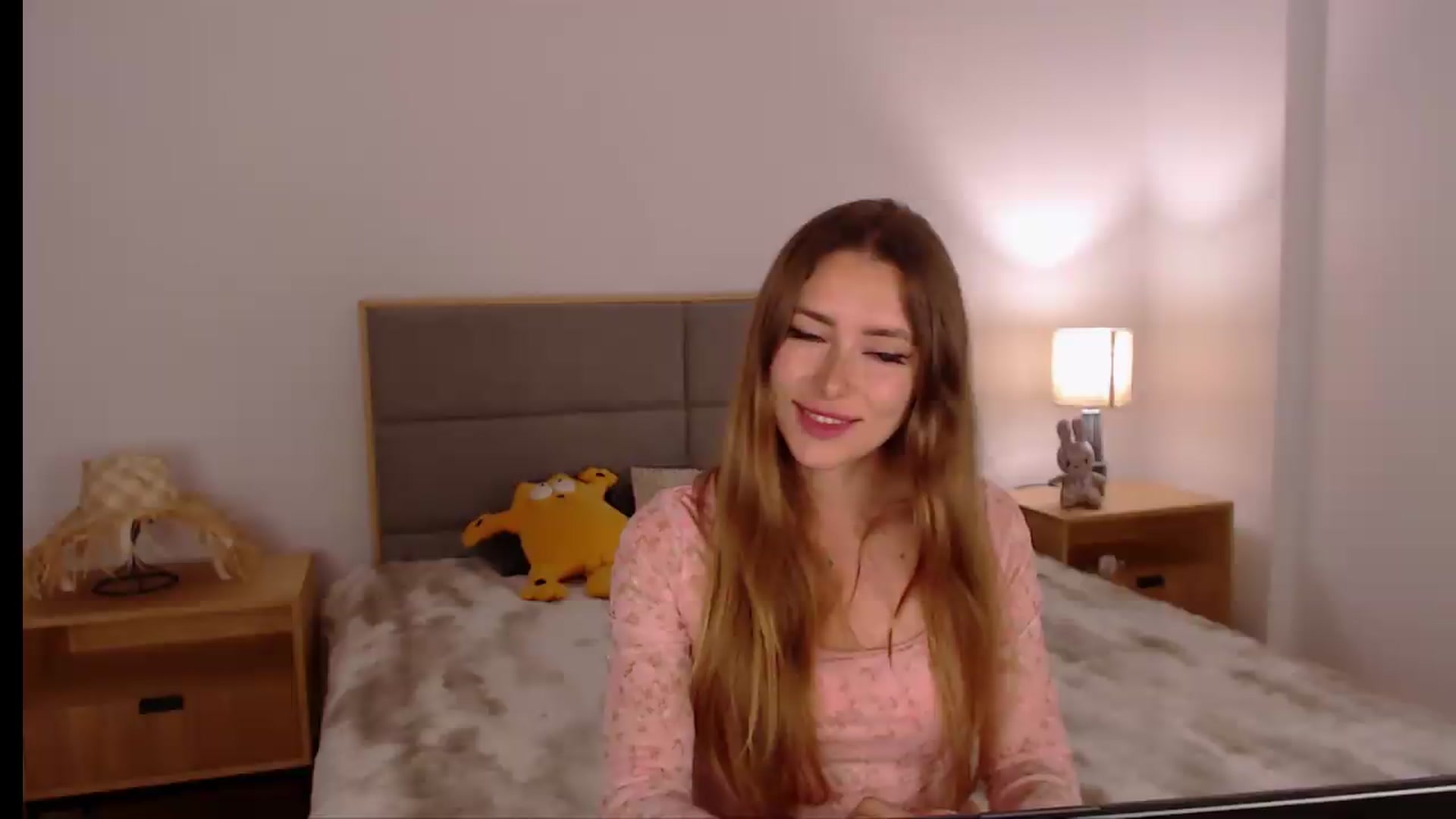 Gallery image thumbnail from SimonsWife's myfreecams stream on, 05/11/2026, 17:03 image 17 of 20
