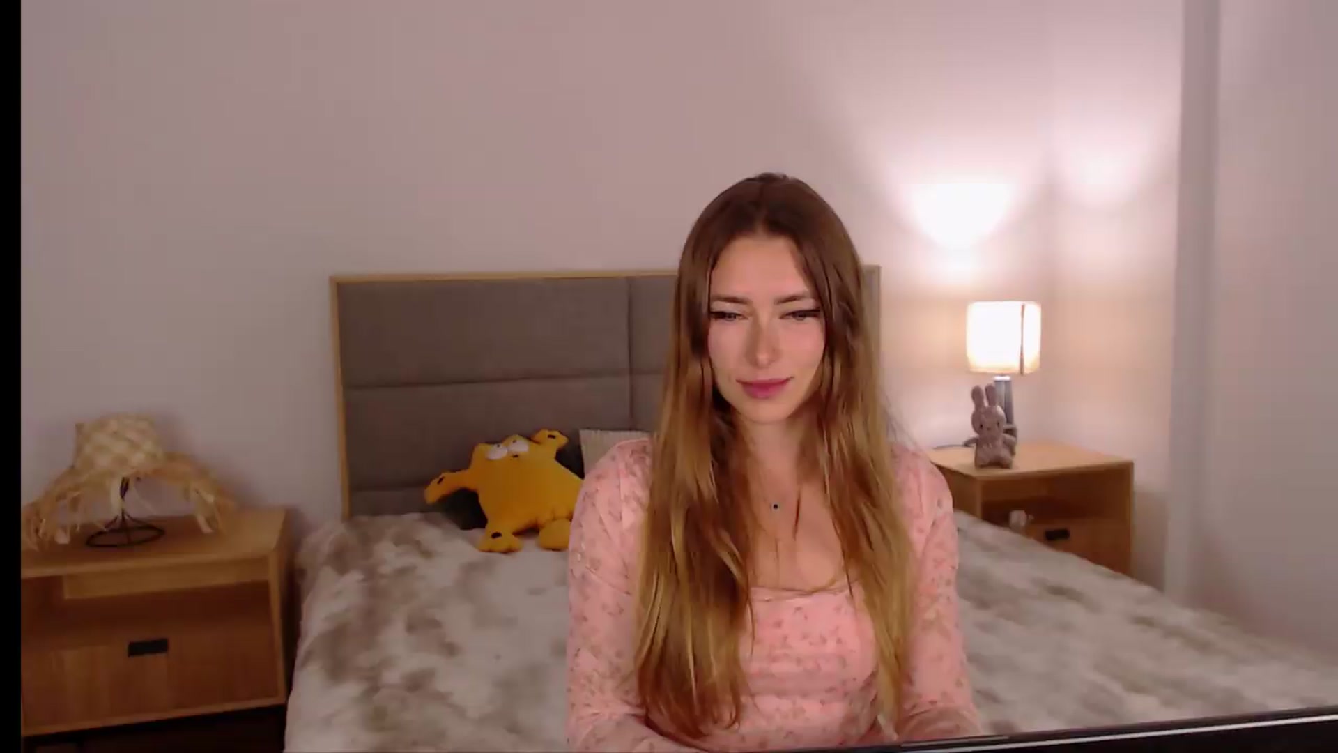 Gallery image thumbnail from SimonsWife's myfreecams stream on, 05/11/2026, 17:03 image 5 of 20