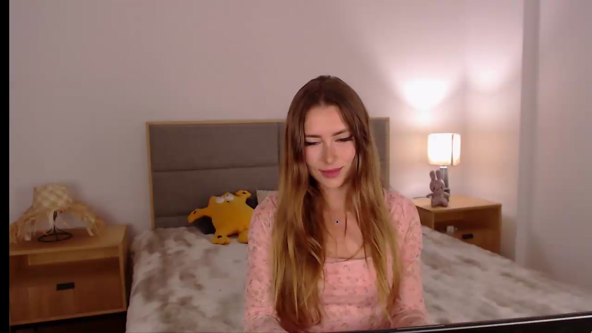 Gallery image thumbnail from SimonsWife's myfreecams stream on, 05/11/2026, 17:03 image 3 of 20