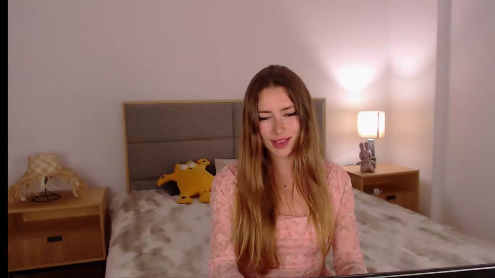 Gallery image thumbnail from SimonsWife's myfreecams stream on, 05/11/2026, 17:03 image 9 of 20
