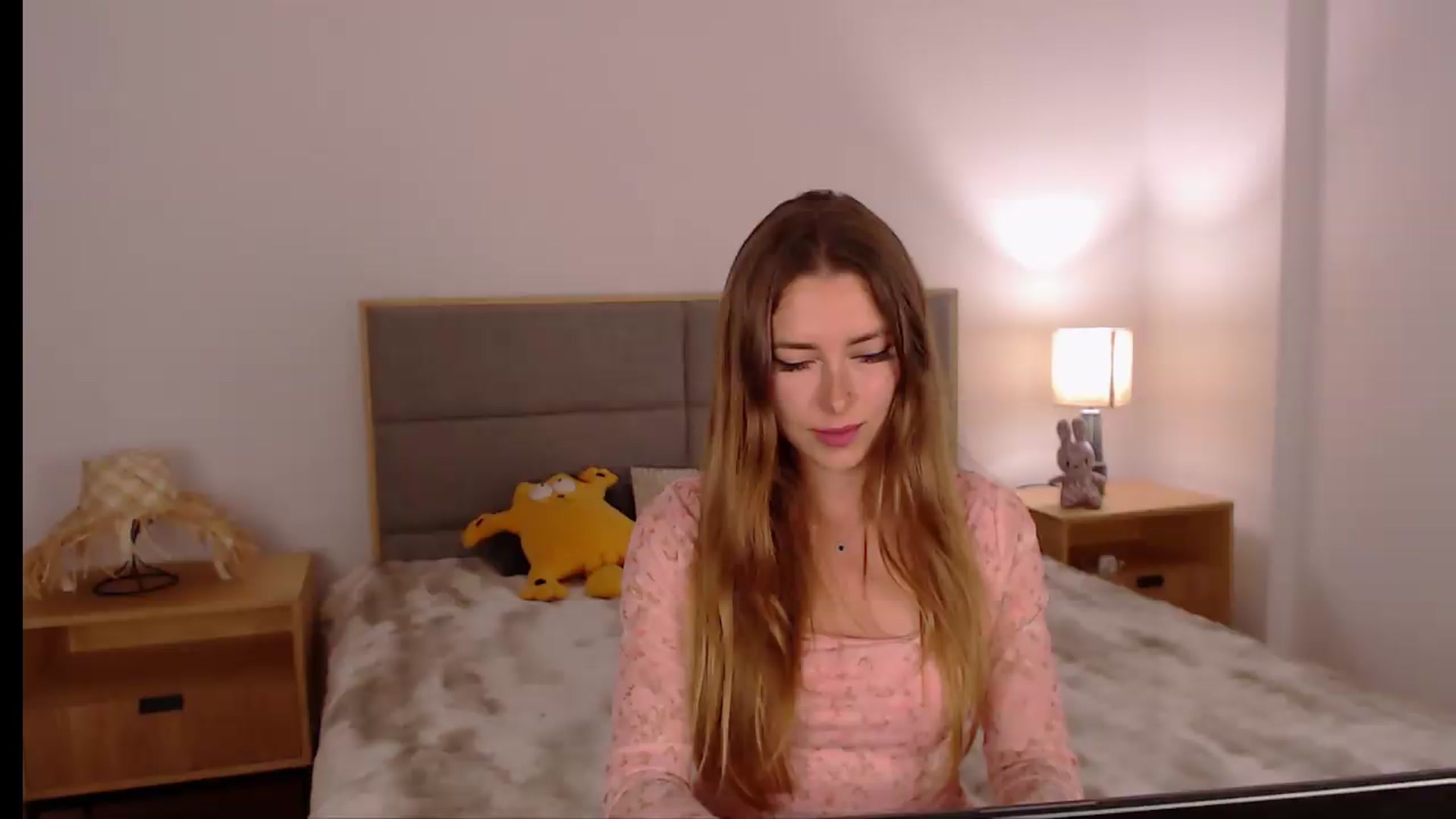 Gallery image thumbnail from SimonsWife's myfreecams stream on, 05/11/2026, 17:03 image 7 of 20
